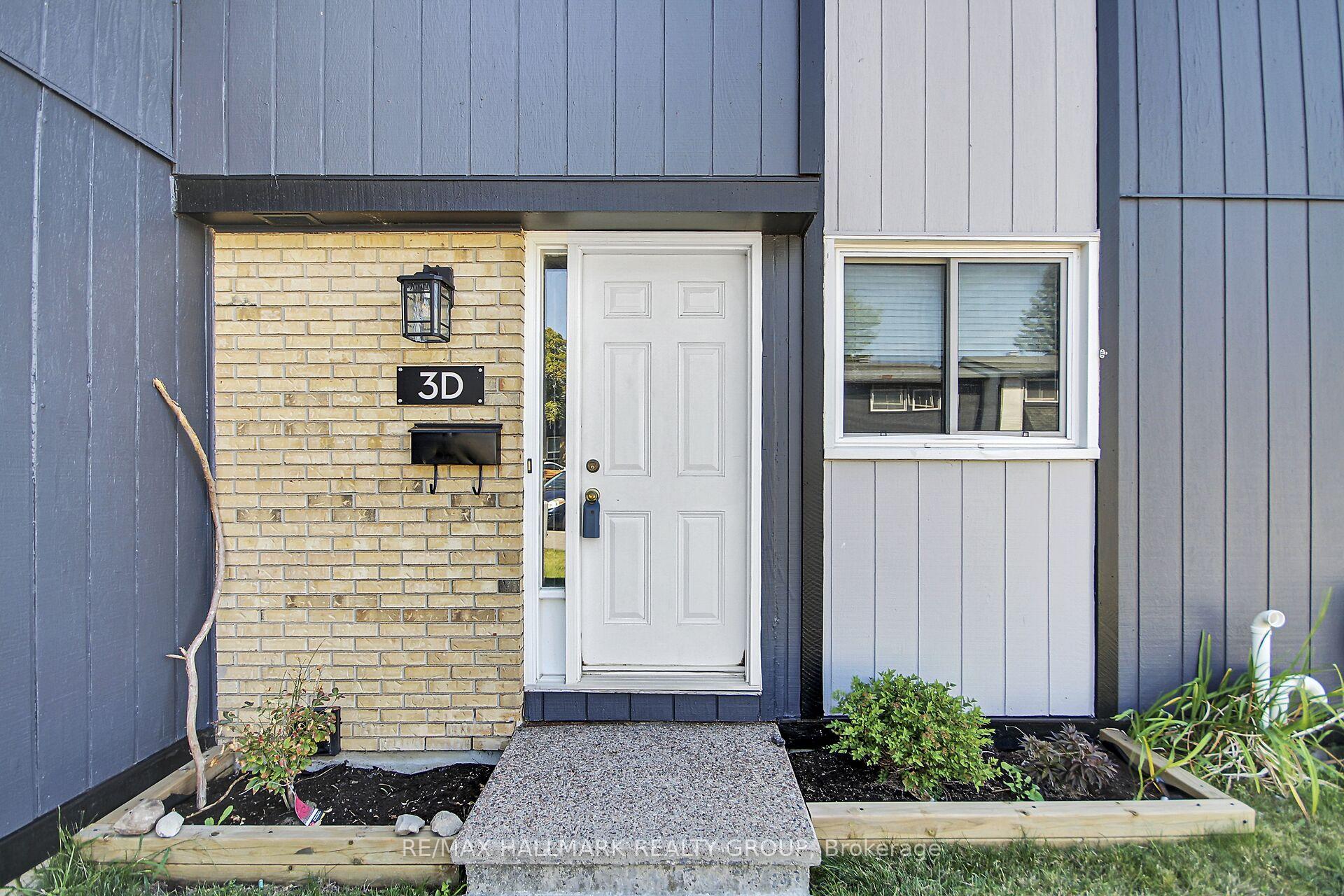 Photo 3 of Unit D, 3 Spring Grove Lane, Ottawa, Barrhaven - Pheasant Run — HOMEH