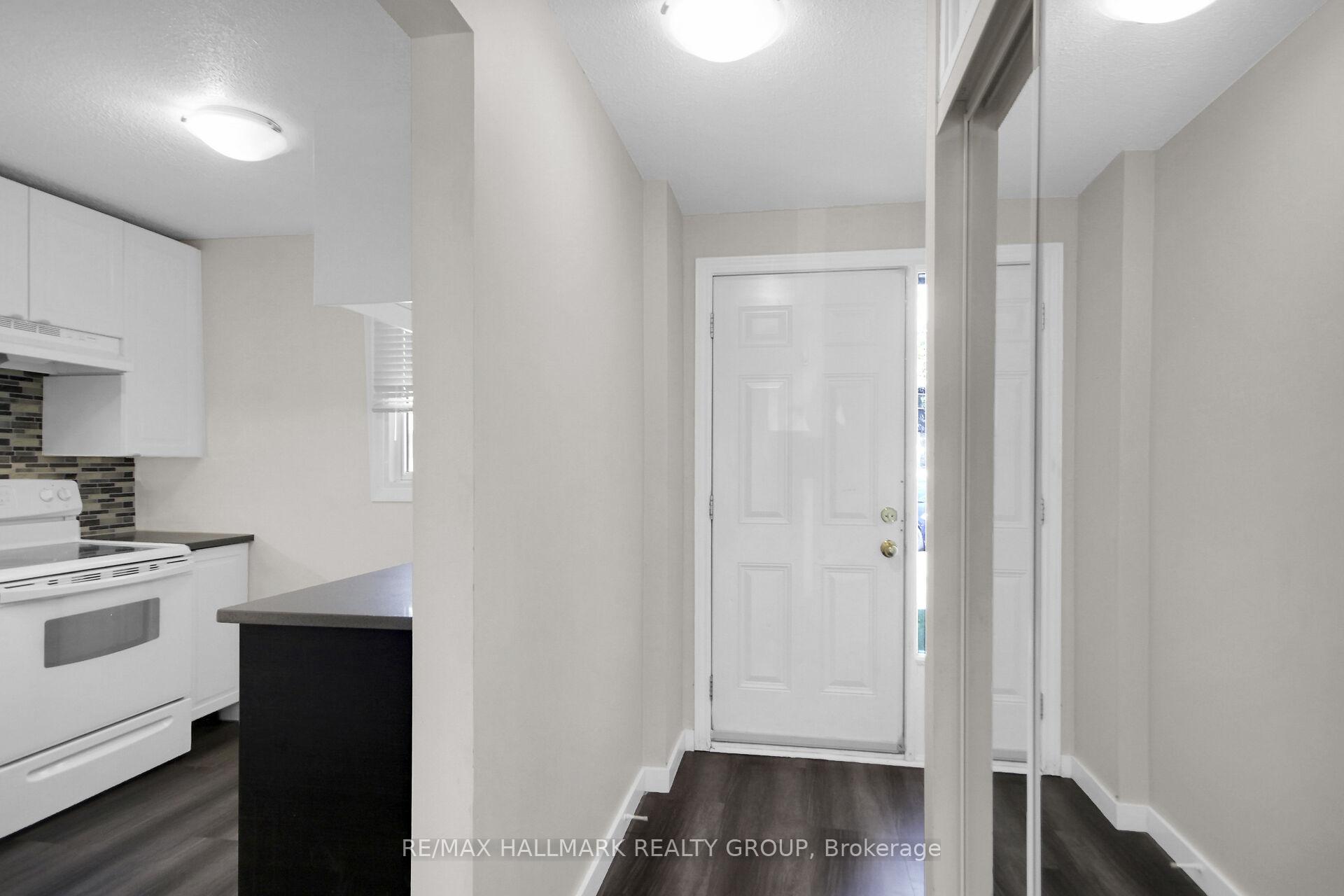 Photo 4 of Unit D, 3 Spring Grove Lane, Ottawa, Barrhaven - Pheasant Run — HOMEH