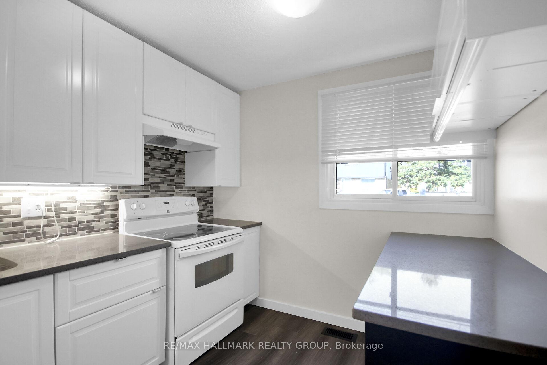 Photo 6 of Unit D, 3 Spring Grove Lane, Ottawa, Barrhaven - Pheasant Run — HOMEH