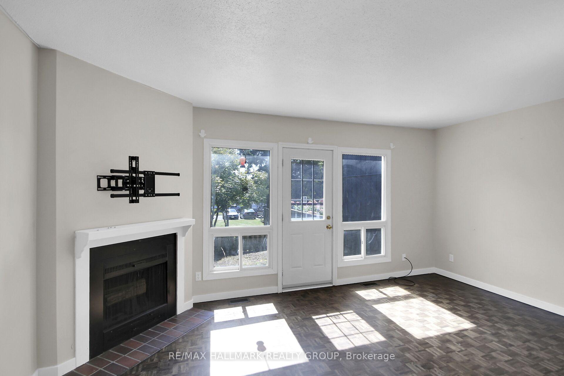 Photo 15 of Unit D, 3 Spring Grove Lane, Ottawa, Barrhaven - Pheasant Run — HOMEH