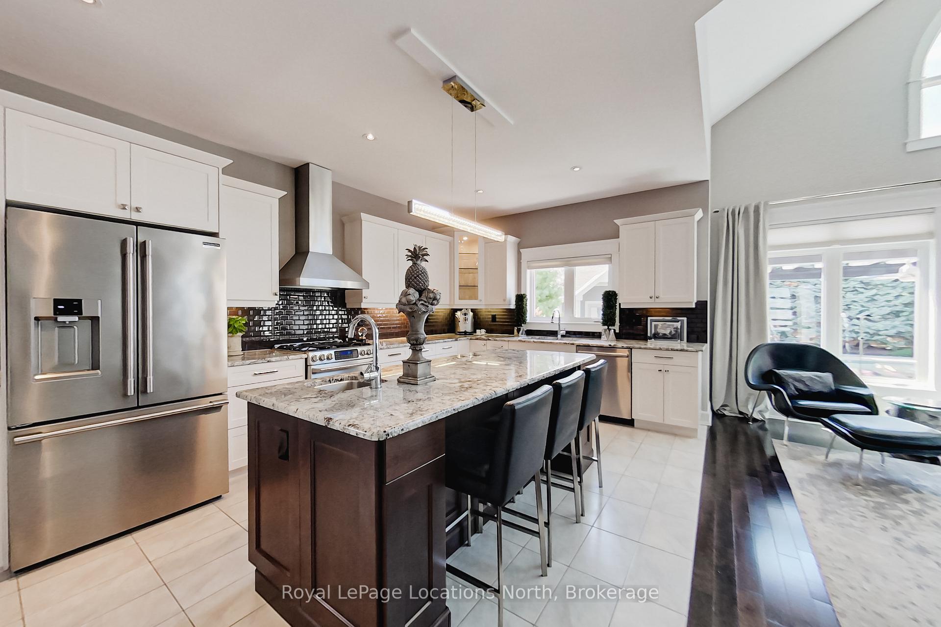 Photo 8 of 16 Frances Drive, Collingwood — HOMEH
