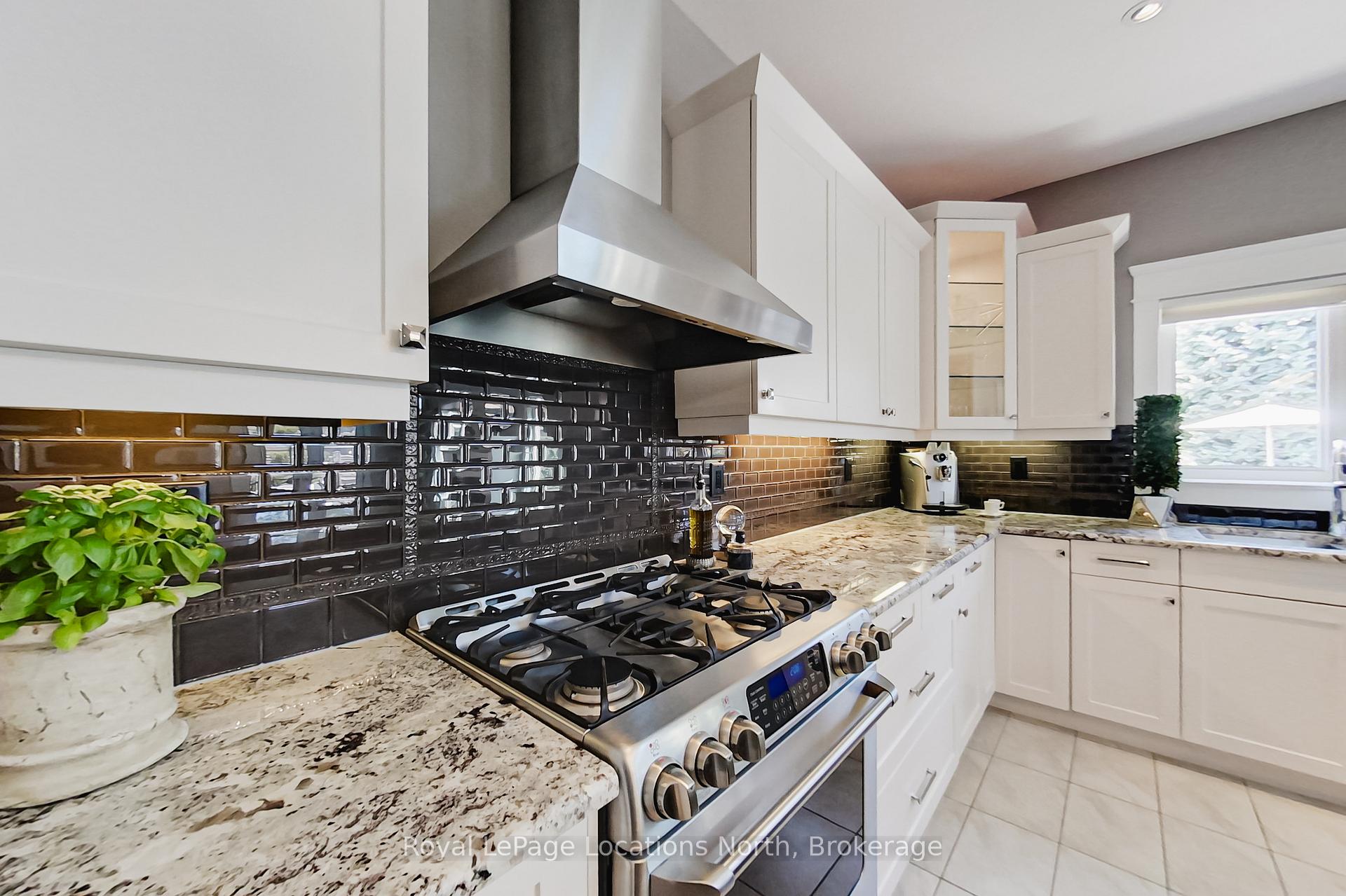 Photo 11 of 16 Frances Drive, Collingwood — HOMEH