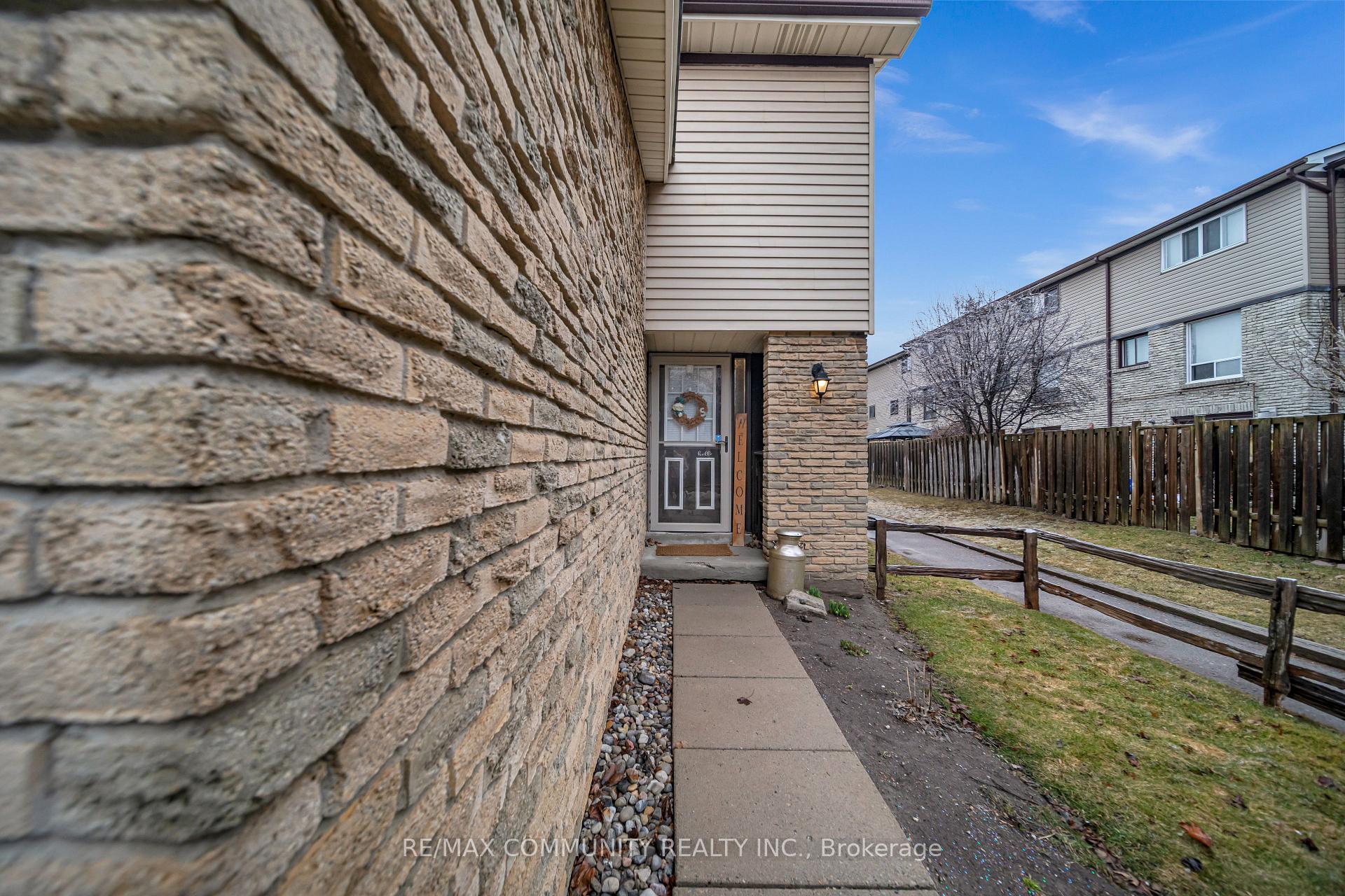 Photo 4 of Unit E8, 221 Ormond Drive, Oshawa, Samac — HOMEH
