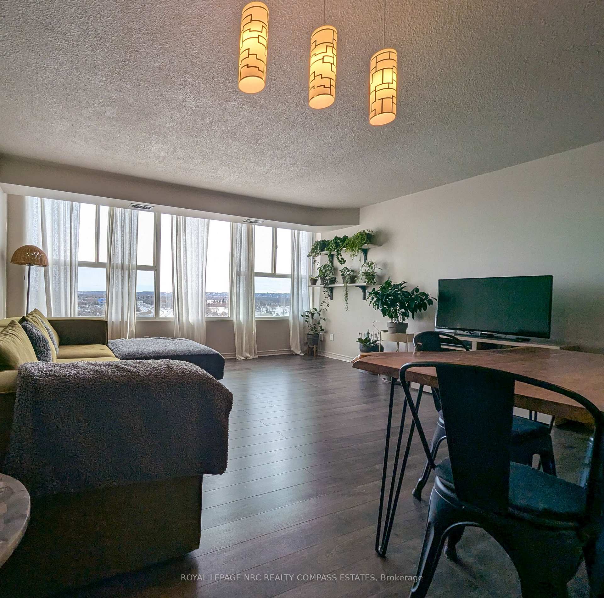 Front of Unit 807, 7 Gale Crescent