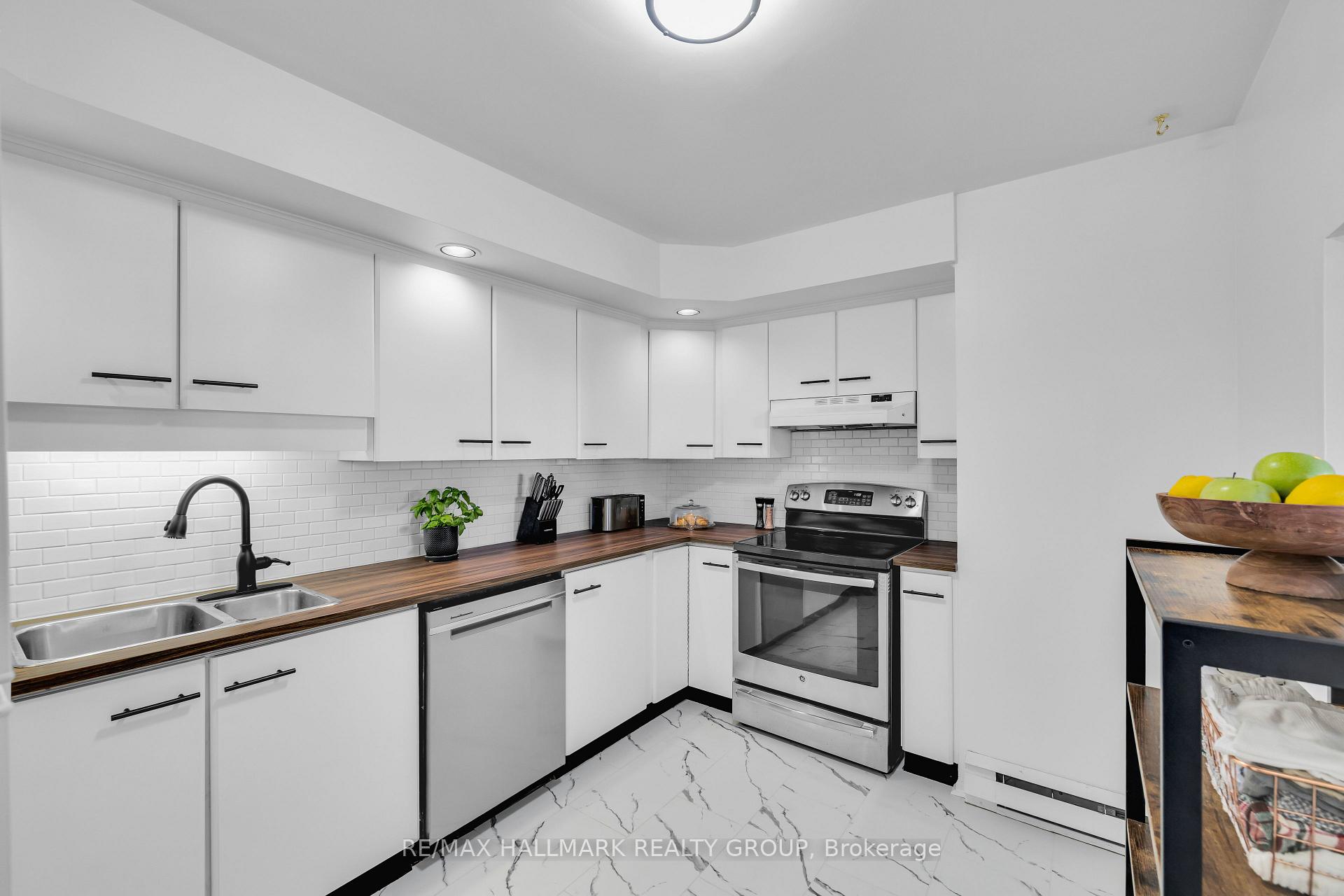 Photo 22 of Unit 3, 5 Timberview Way, Ottawa, Westcliffe Estates — HOMEH