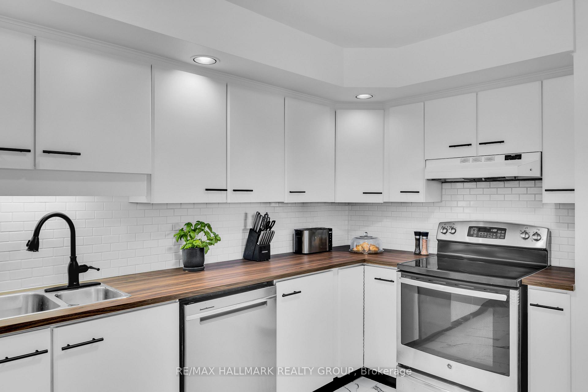 Photo 24 of Unit 3, 5 Timberview Way, Ottawa, Westcliffe Estates — HOMEH