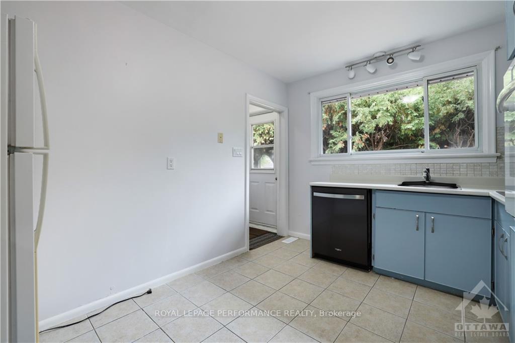 Photo 5 of 821 Weston Drive, Ottawa, Elmvale Acres — HOMEH