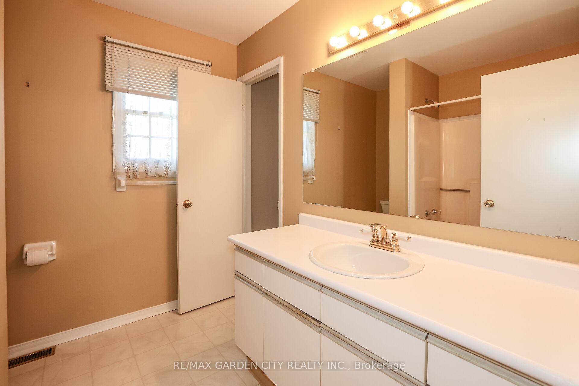 Photo 11 of Unit 44, 55 Kerman Avenue, Grimsby, Grimsby West — HOMEH