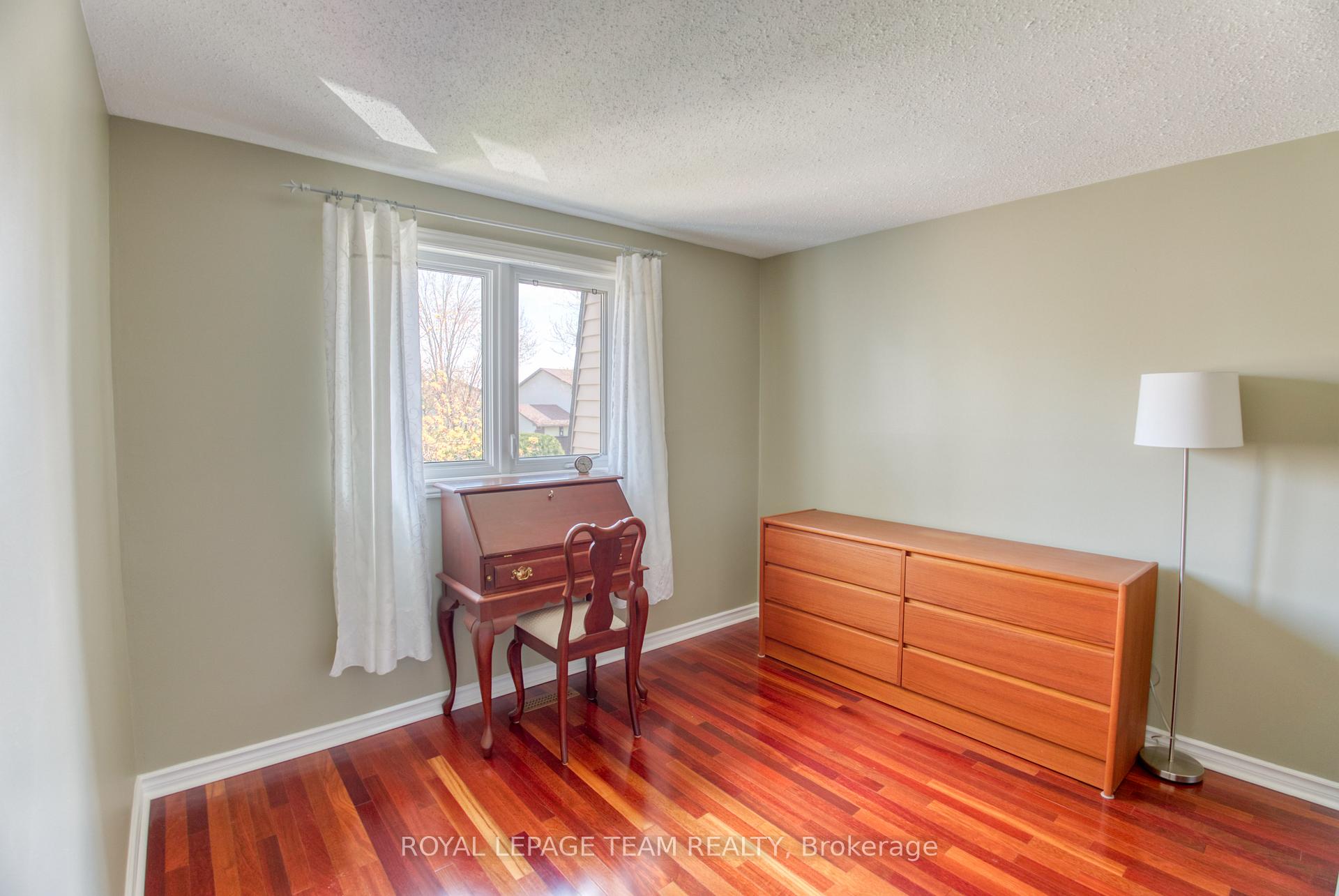Photo 15 of 23 Tulane Crescent, Ottawa, Barrhaven - On the Green — HOMEH