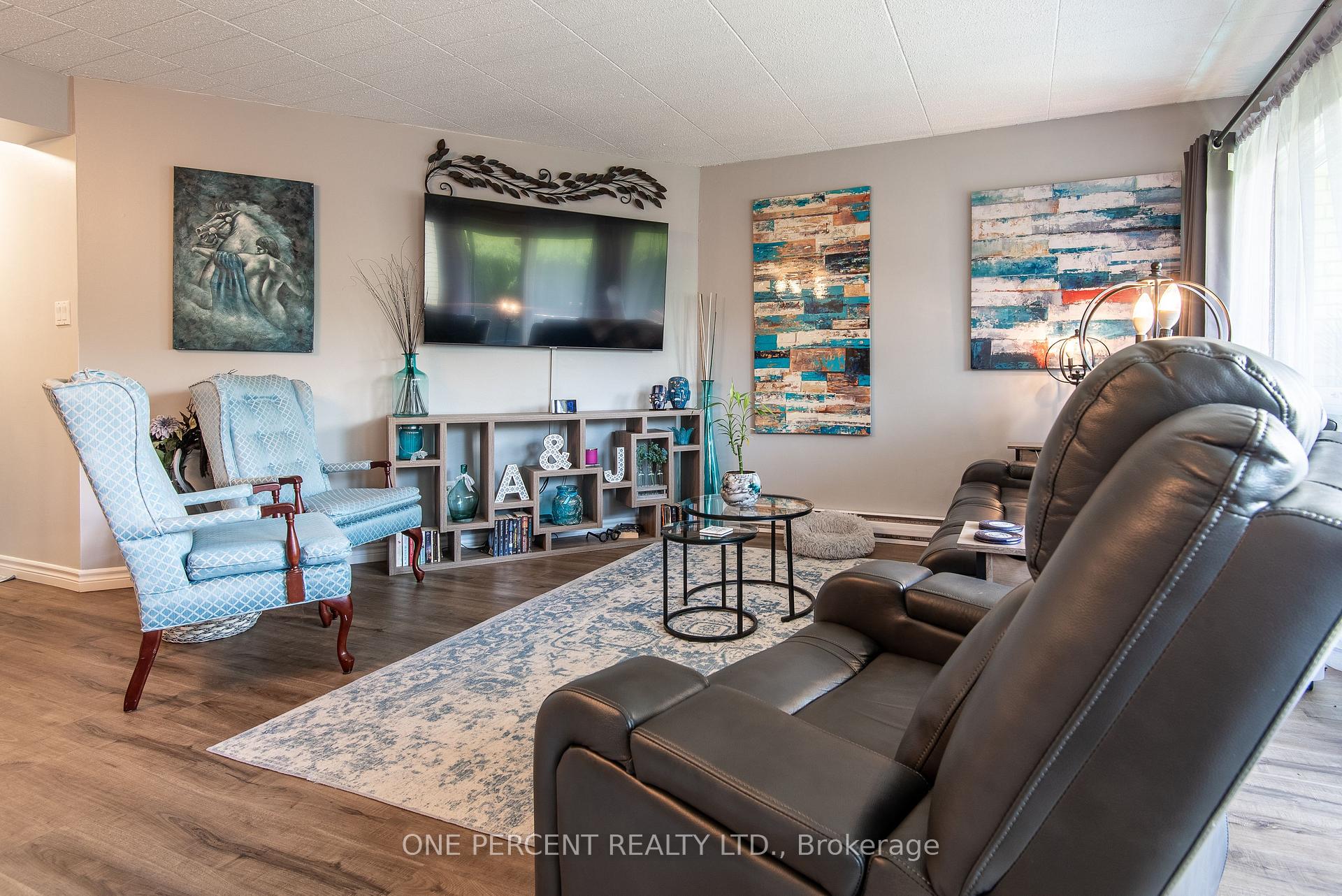 Photo 2 of Unit 103, 105 Conroy Crescent, Guelph, Dovercliffe Park/Old University — HOMEH