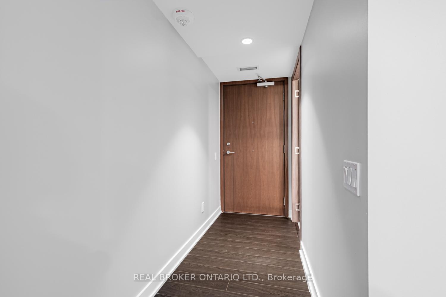 Photo 5 of Unit 816, 19 Bathurst Street, Toronto, Waterfront Communities — HOMEH