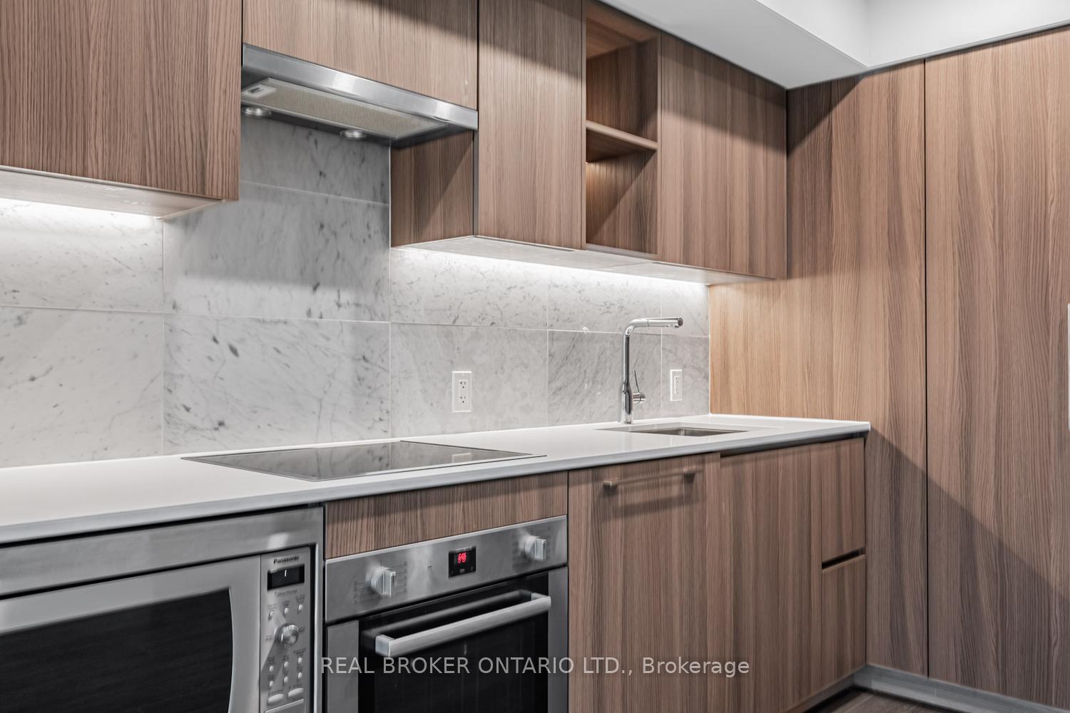 Photo 12 of Unit 816, 19 Bathurst Street, Toronto, Waterfront Communities — HOMEH