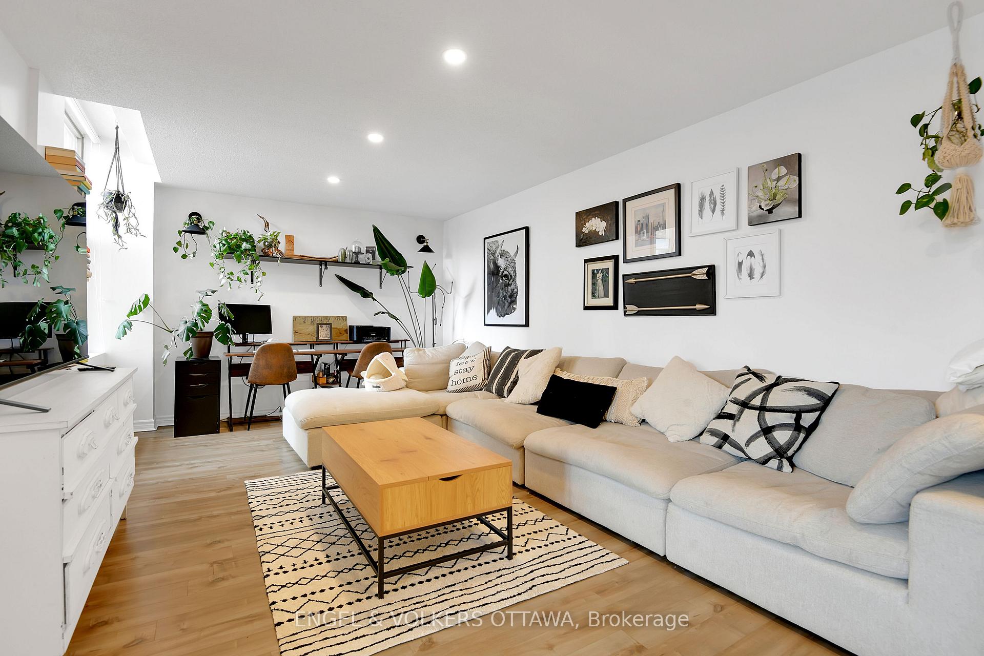 Photo 7 of Unit 101, 2759 Carousel Crescent, Ottawa, Emerald Woods/Sawmill Creek — HOMEH