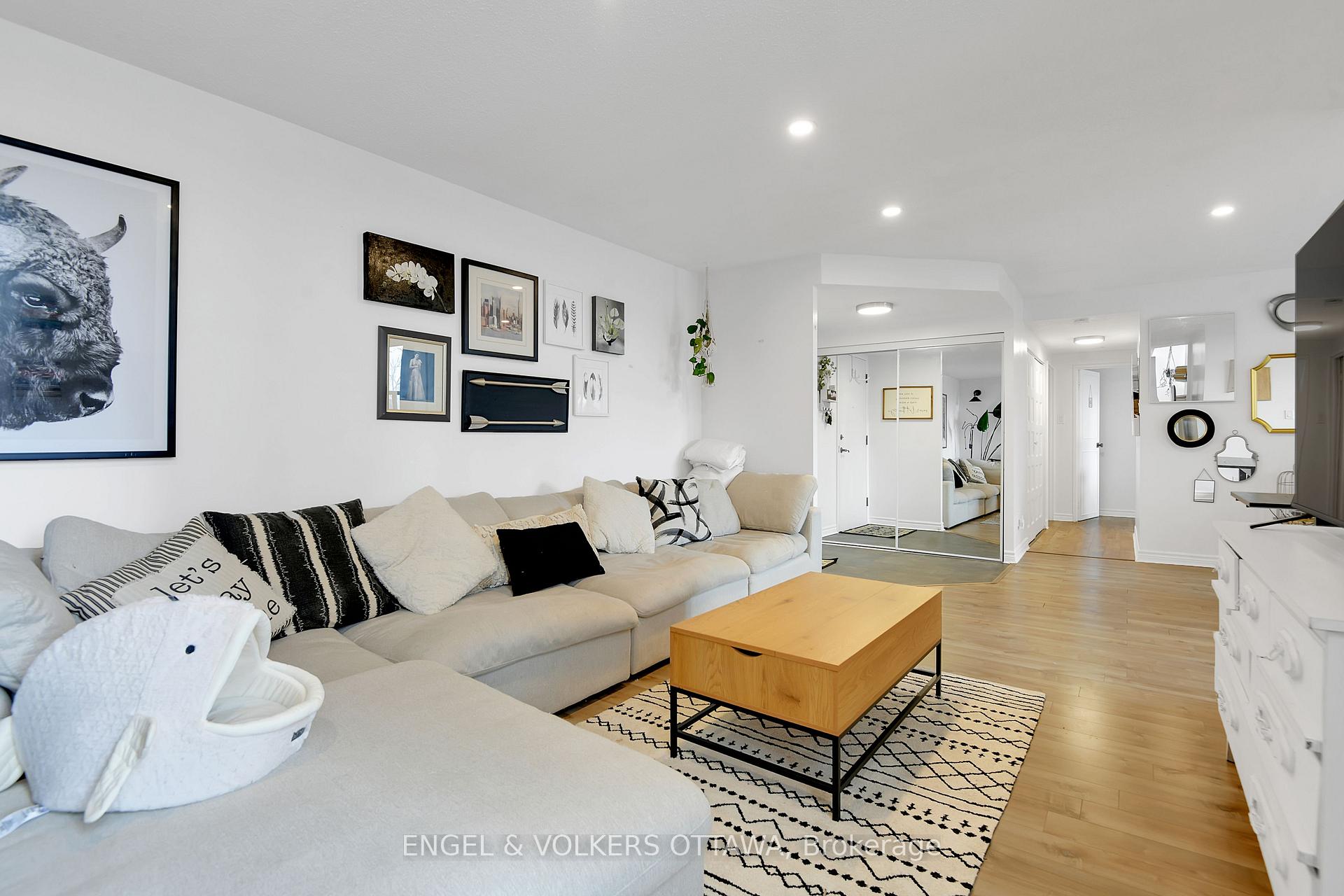 Photo 8 of Unit 101, 2759 Carousel Crescent, Ottawa, Emerald Woods/Sawmill Creek — HOMEH