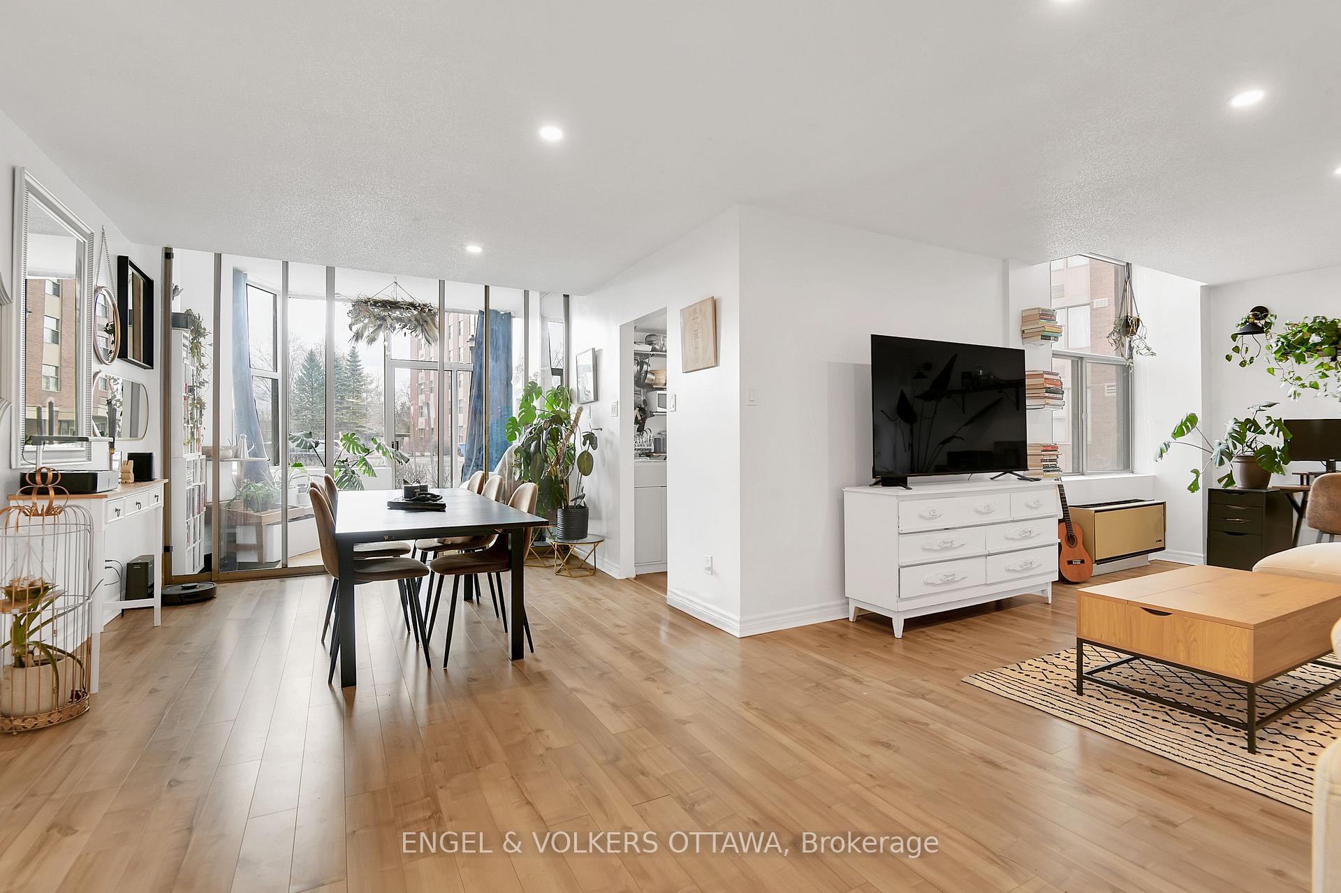 Photo 9 of Unit 101, 2759 Carousel Crescent, Ottawa, Emerald Woods/Sawmill Creek — HOMEH