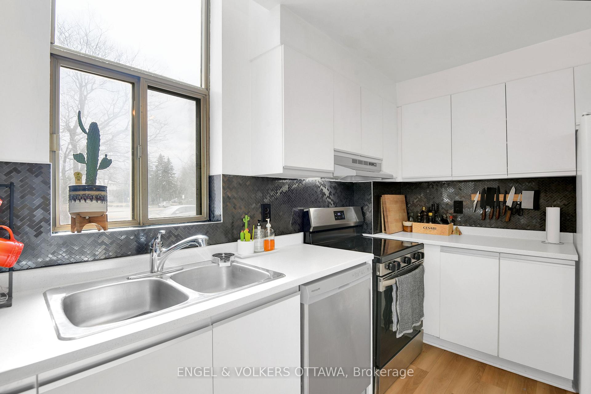 Photo 14 of Unit 101, 2759 Carousel Crescent, Ottawa, Emerald Woods/Sawmill Creek — HOMEH