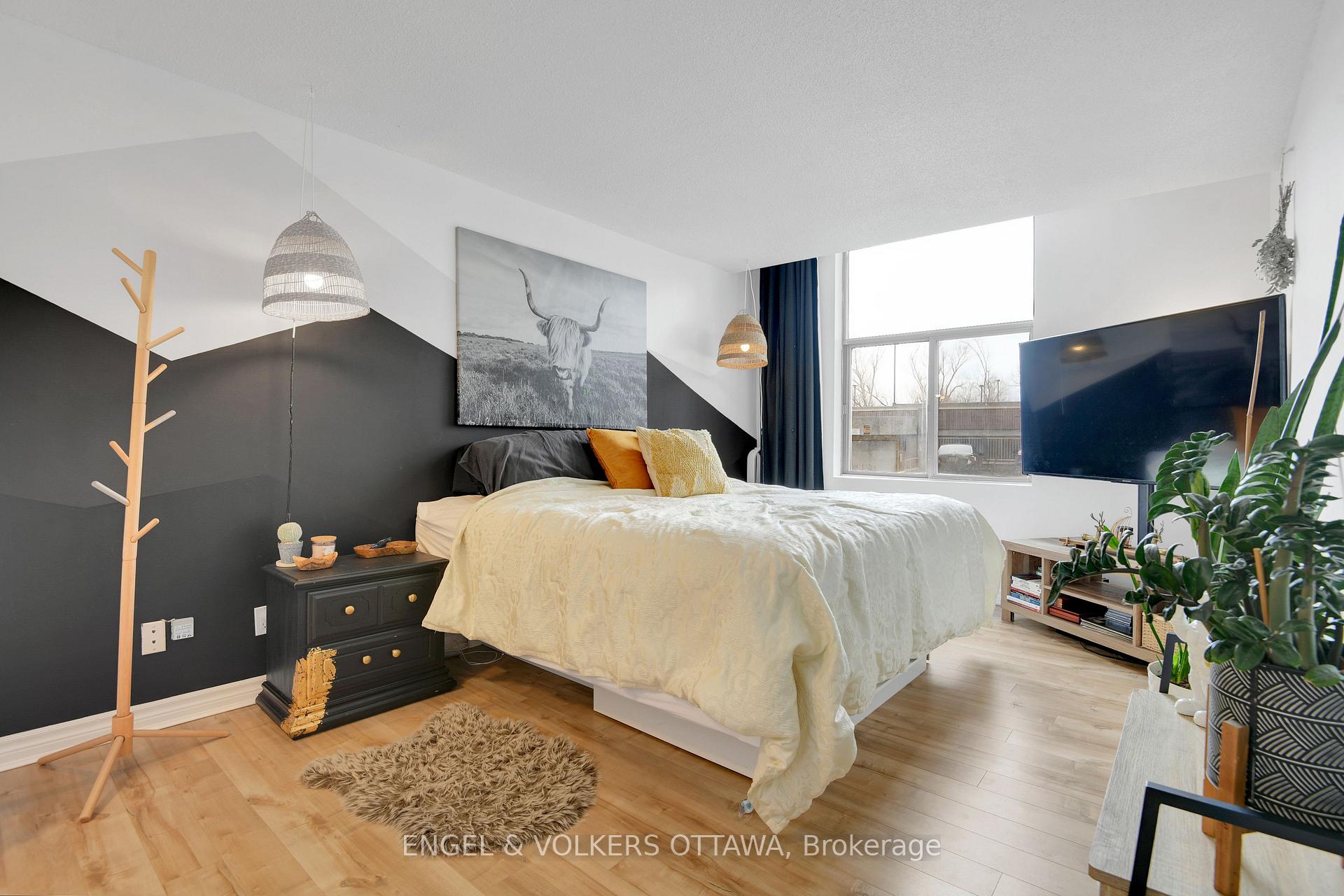 Photo 17 of Unit 101, 2759 Carousel Crescent, Ottawa, Emerald Woods/Sawmill Creek — HOMEH