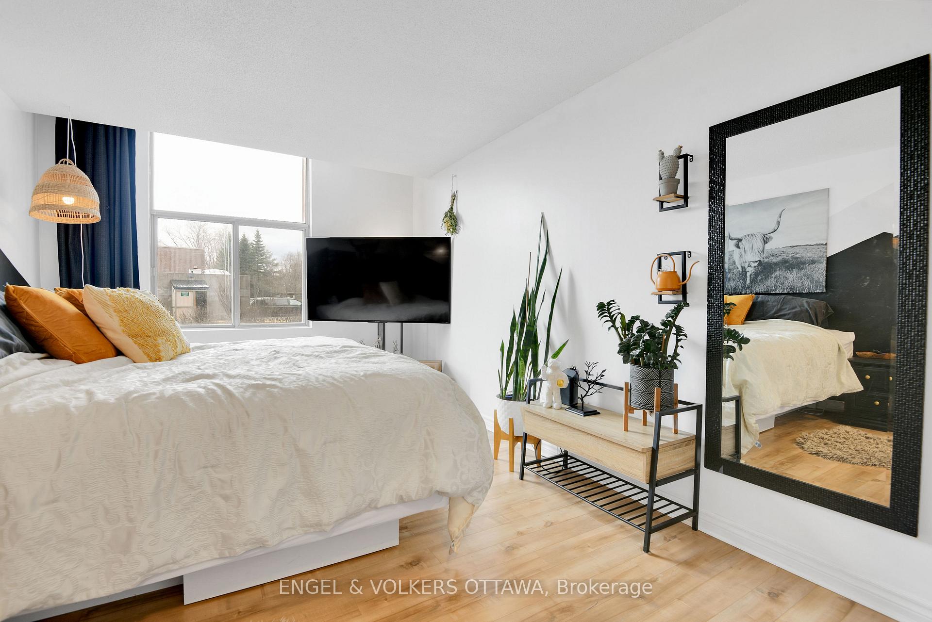 Photo 18 of Unit 101, 2759 Carousel Crescent, Ottawa, Emerald Woods/Sawmill Creek — HOMEH