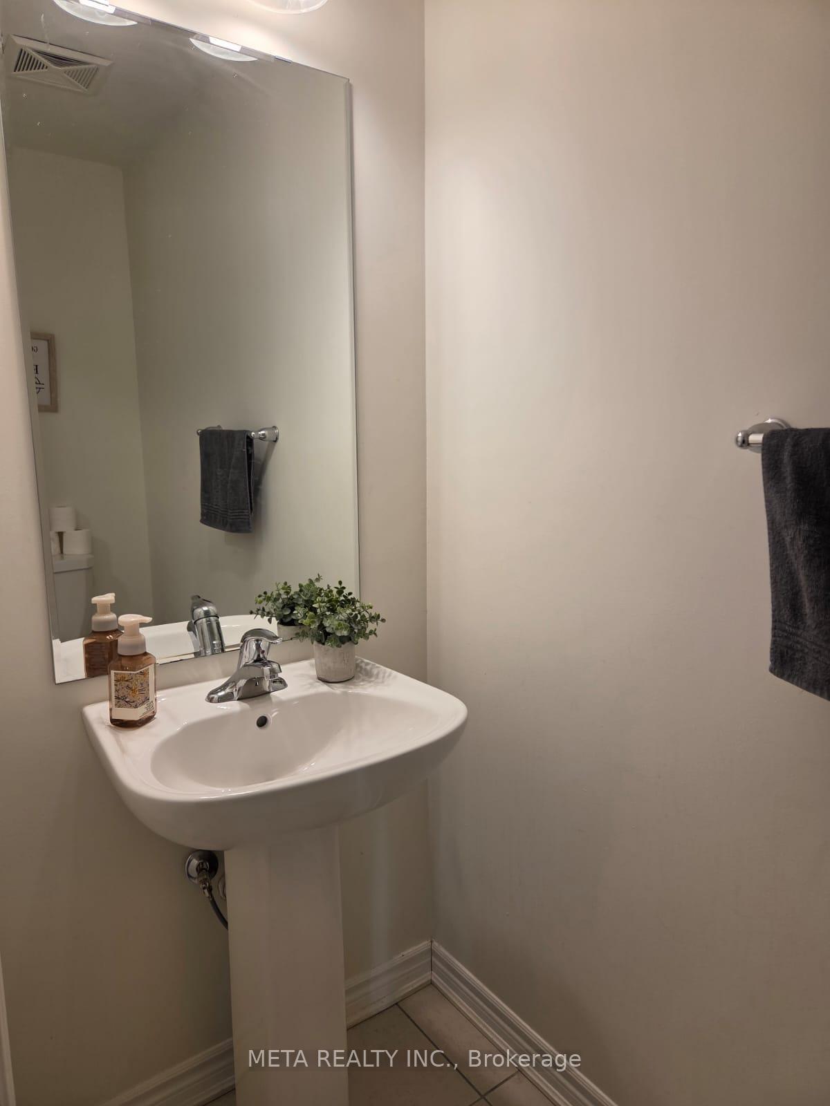 Photo 4 of Unit 621, 1034 Reflection Place, Pickering, Rural Pickering — HOMEH