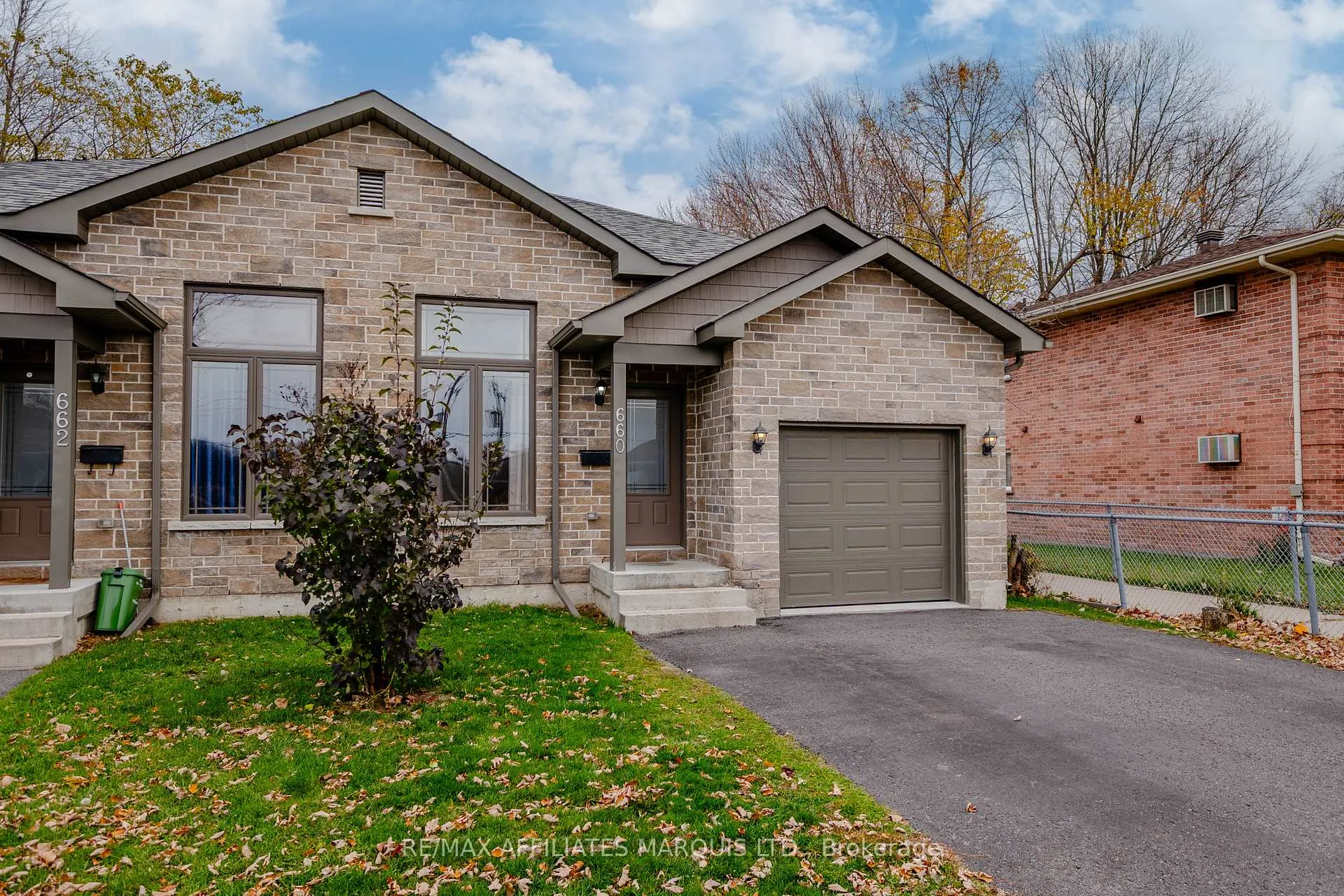 Photo 2 of 660 Hamilton Crescent, Cornwall — HOMEH
