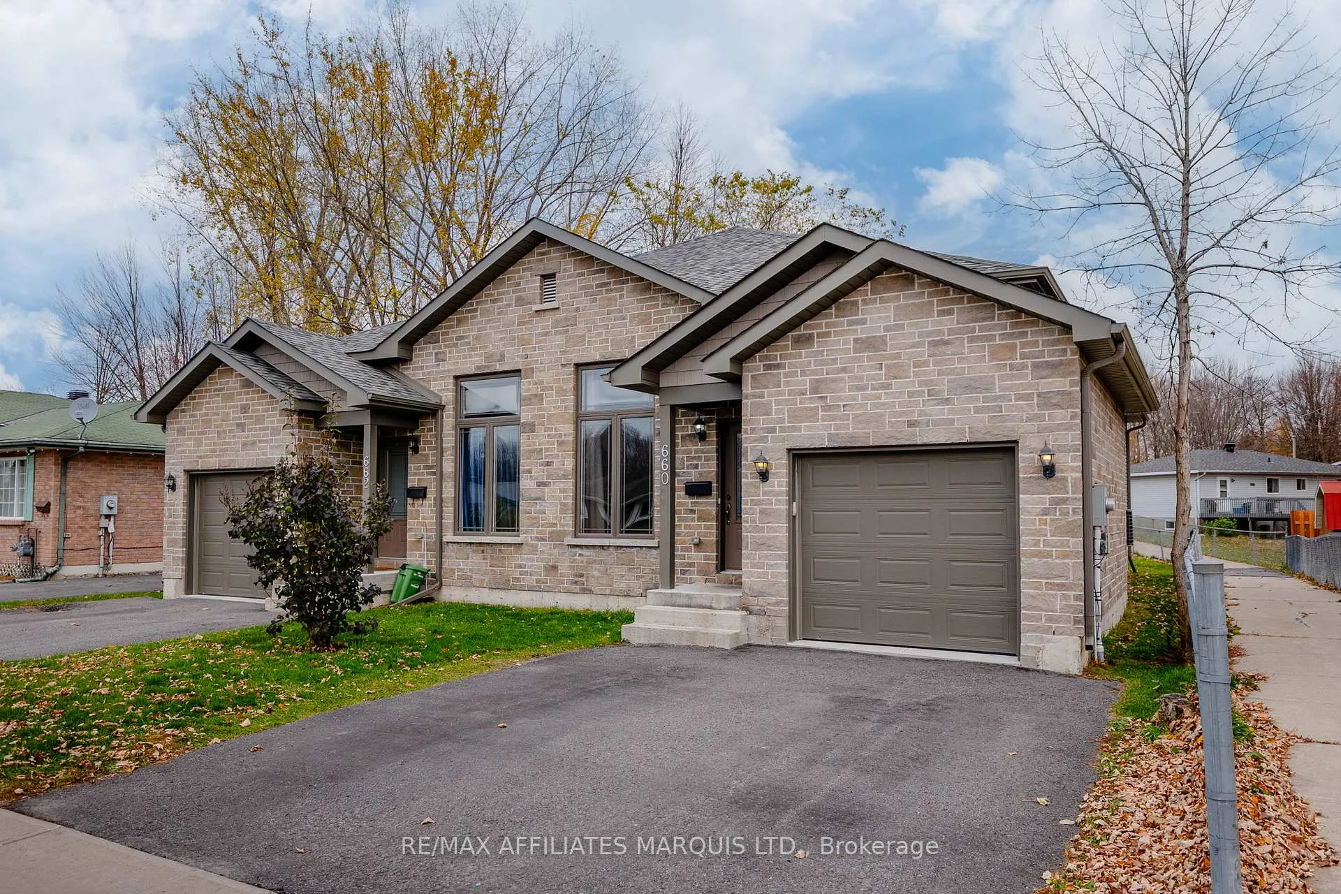 Photo 3 of 660 Hamilton Crescent, Cornwall — HOMEH