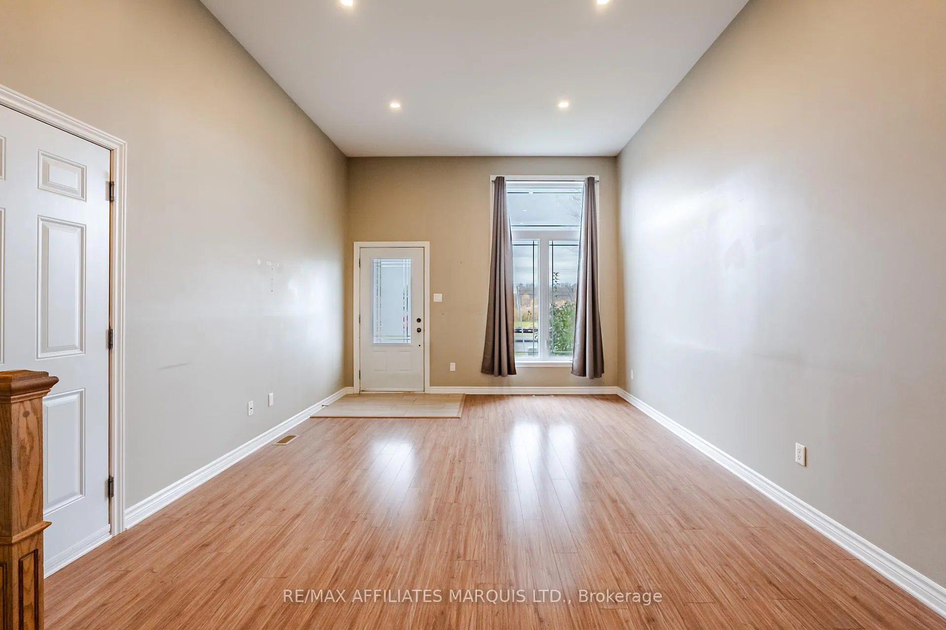 Photo 6 of 660 Hamilton Crescent, Cornwall — HOMEH