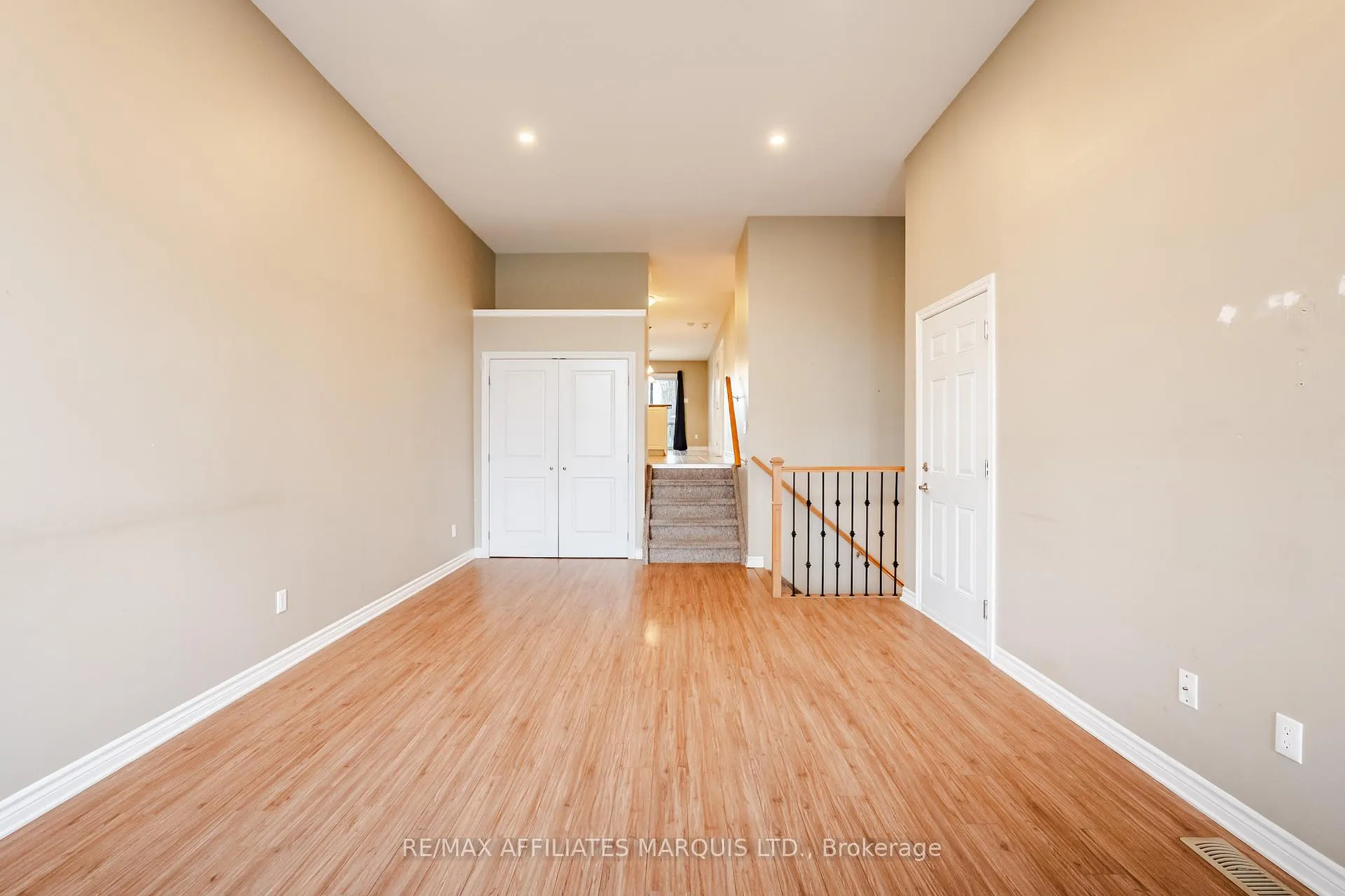 Photo 7 of 660 Hamilton Crescent, Cornwall — HOMEH