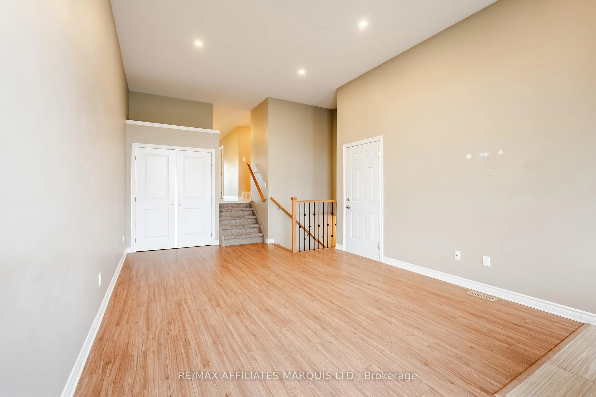 Photo 8 of 660 Hamilton Crescent, Cornwall — HOMEH