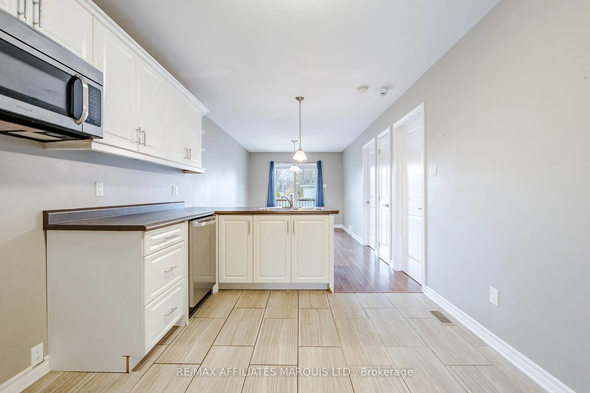 Photo 10 of 660 Hamilton Crescent, Cornwall — HOMEH