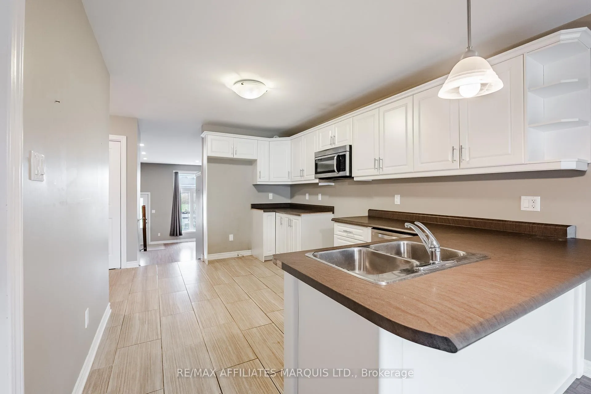 Photo 11 of 660 Hamilton Crescent, Cornwall — HOMEH