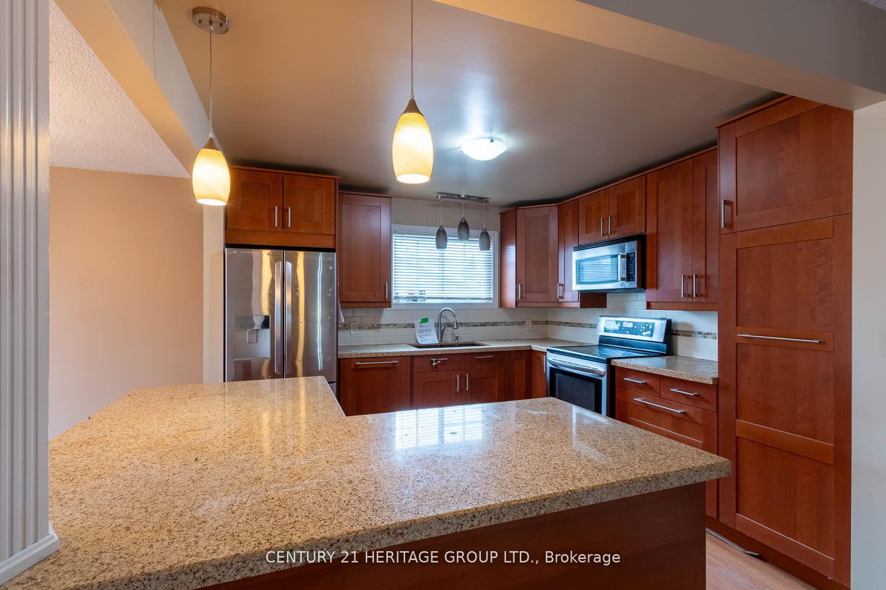 Photo 3 of 70 Dorothy Avenue, Georgina, Sutton & Jackson's Point — HOMEH