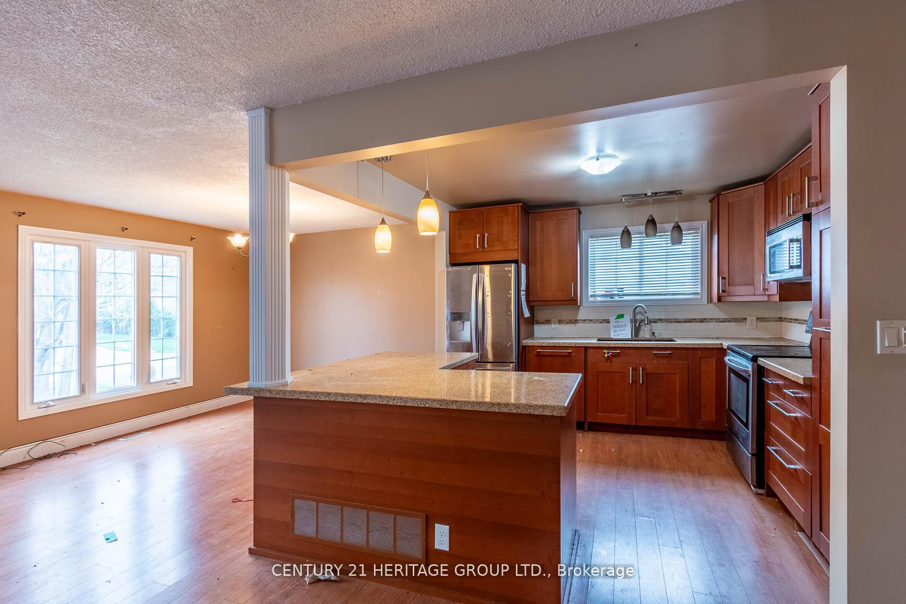 Photo 5 of 70 Dorothy Avenue, Georgina, Sutton & Jackson's Point — HOMEH