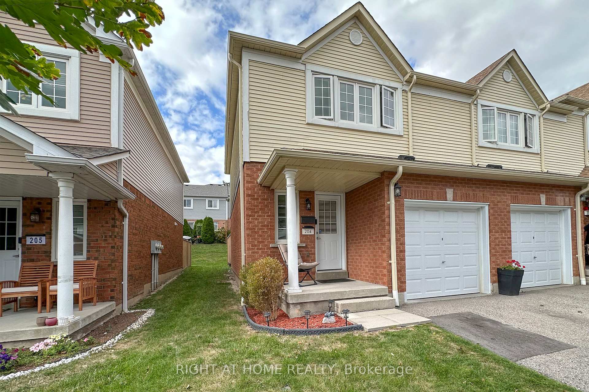 Photo 2 of Unit 204, 10 Bassett Boulevard, Whitby, Pringle Creek — HOMEH