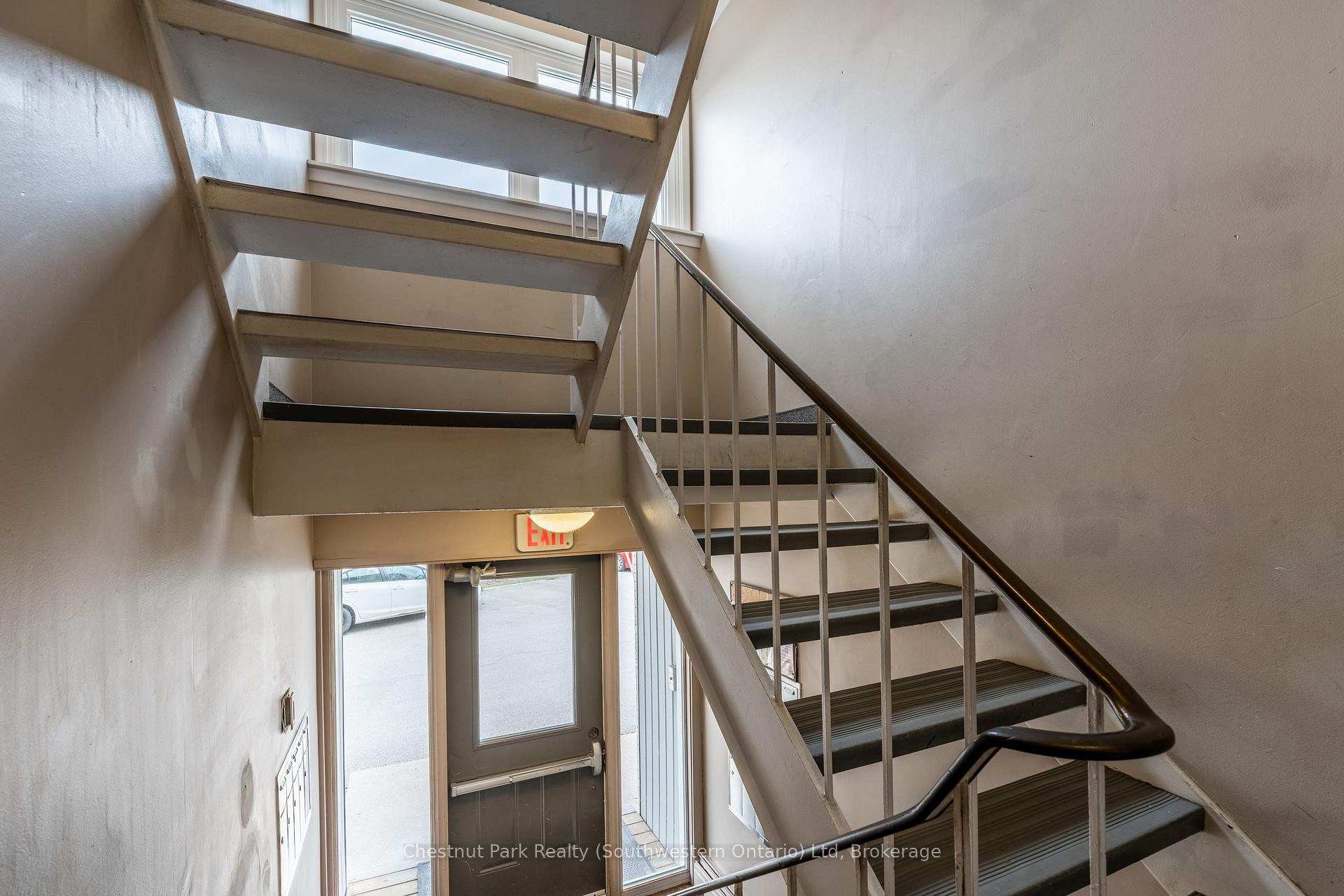 Photo 4 of Unit 7, 37 Conroy Crescent, Guelph, Dovercliffe Park/Old University — HOMEH