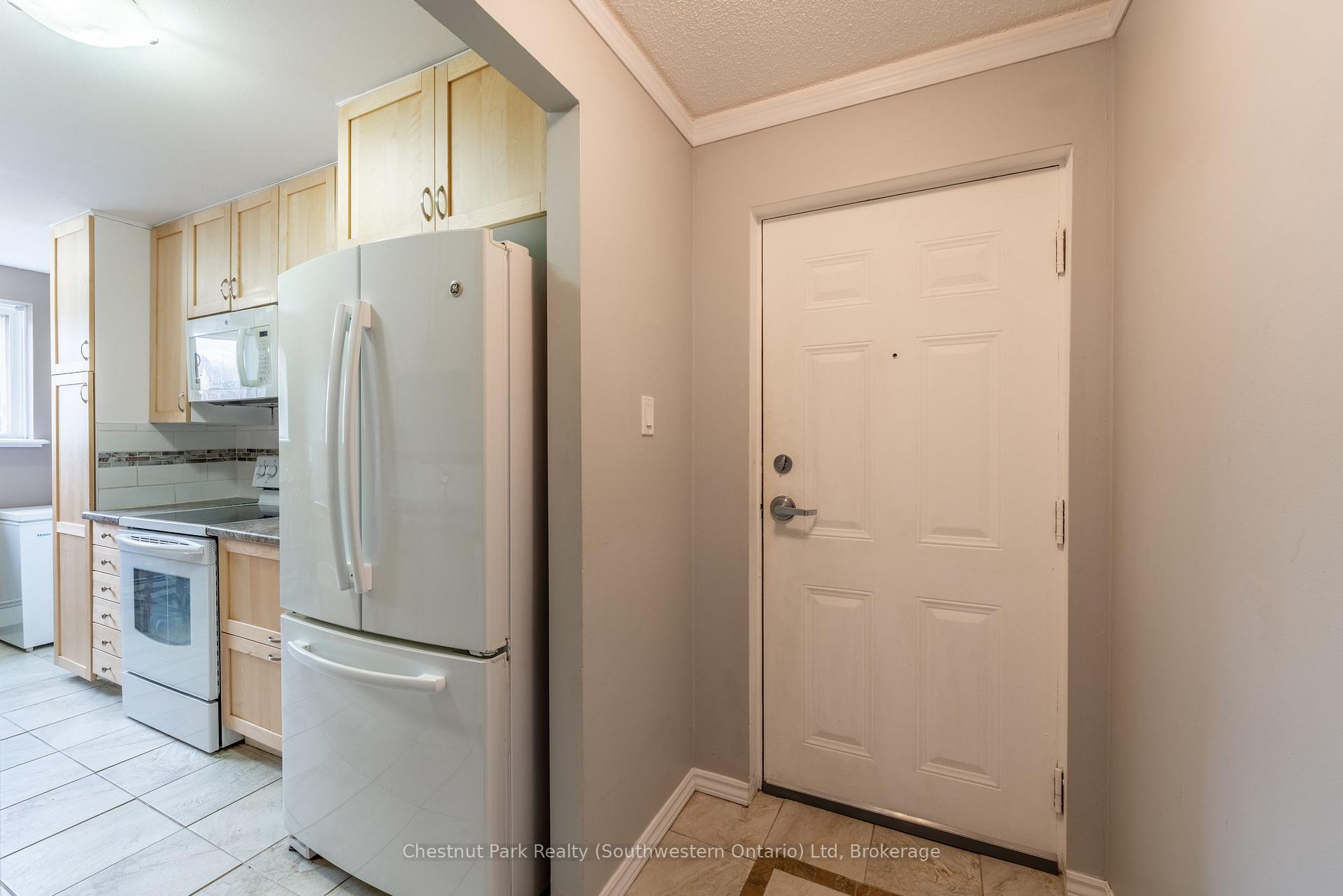 Photo 5 of Unit 7, 37 Conroy Crescent, Guelph, Dovercliffe Park/Old University — HOMEH