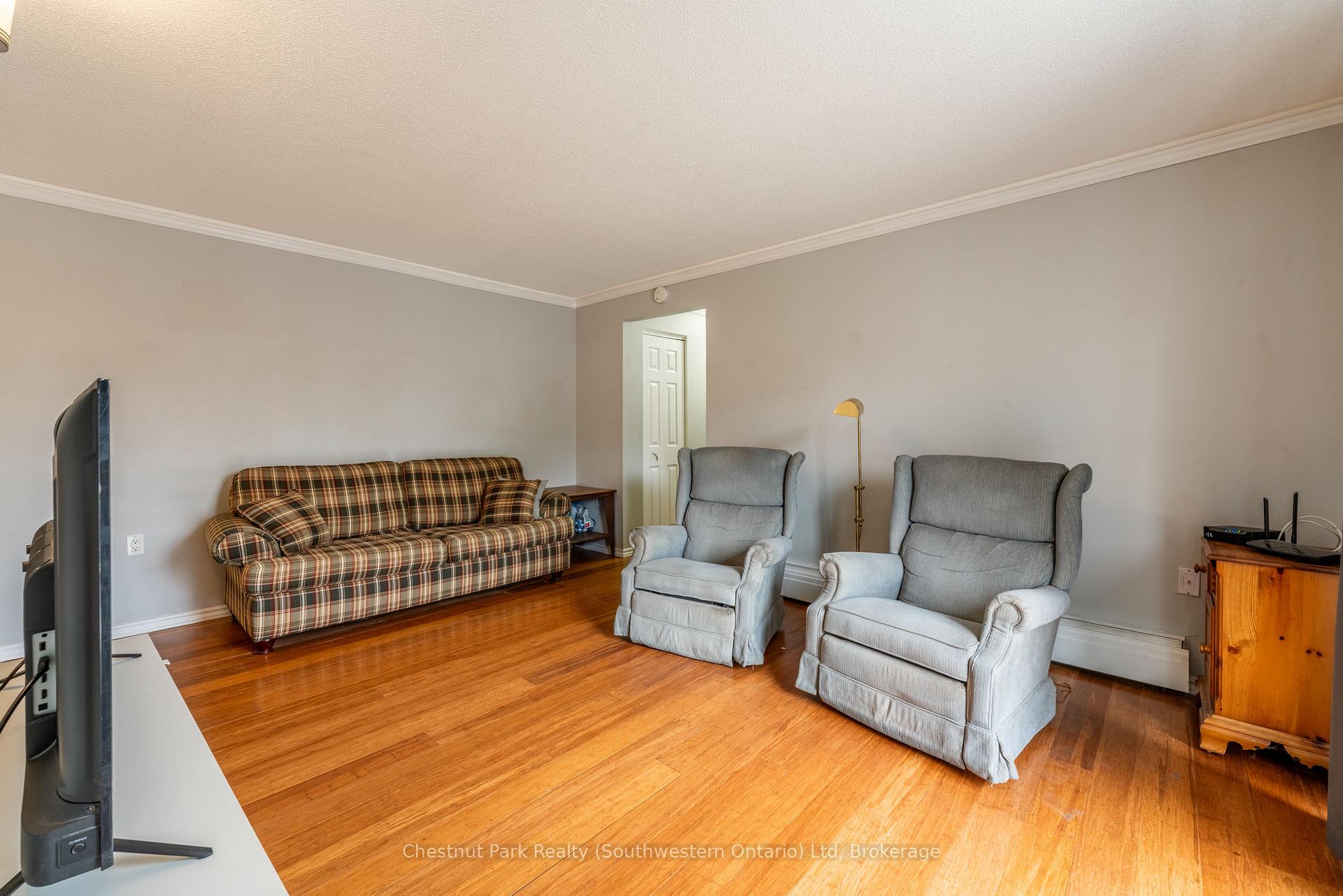Photo 8 of Unit 7, 37 Conroy Crescent, Guelph, Dovercliffe Park/Old University — HOMEH