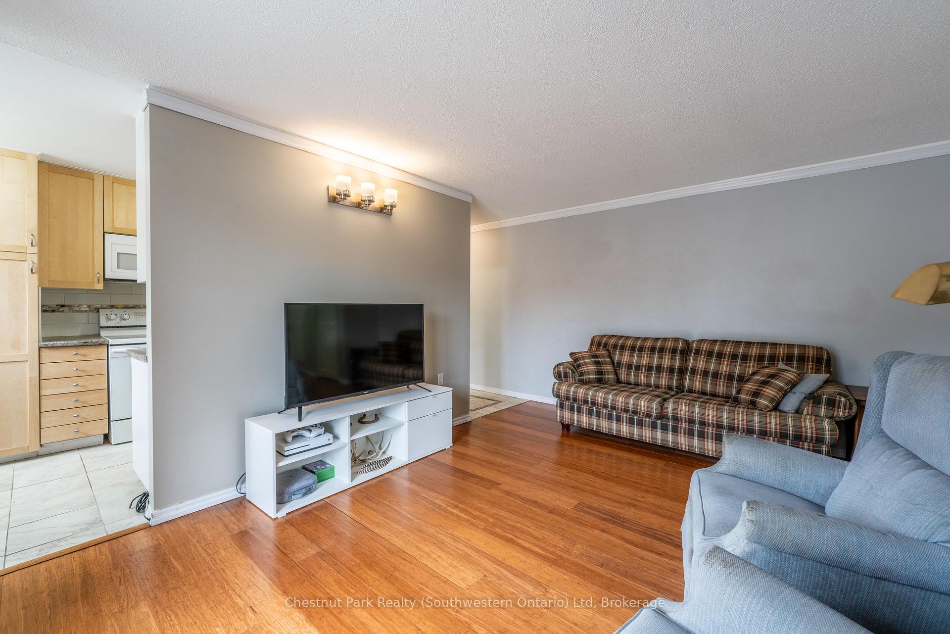 Photo 9 of Unit 7, 37 Conroy Crescent, Guelph, Dovercliffe Park/Old University — HOMEH