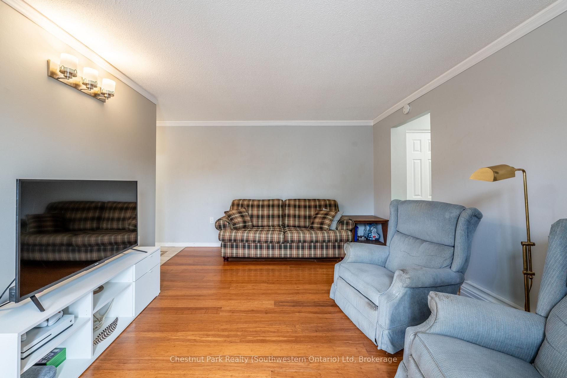 Photo 10 of Unit 7, 37 Conroy Crescent, Guelph, Dovercliffe Park/Old University — HOMEH