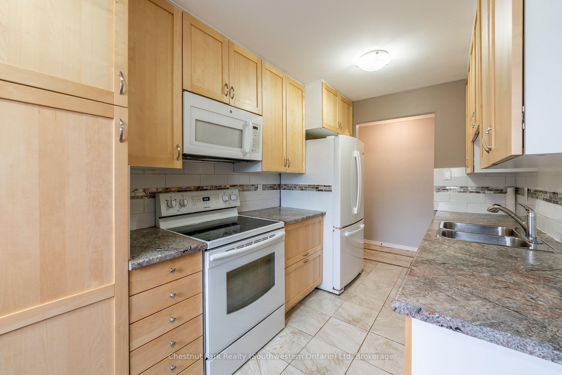 Photo 11 of Unit 7, 37 Conroy Crescent, Guelph, Dovercliffe Park/Old University — HOMEH