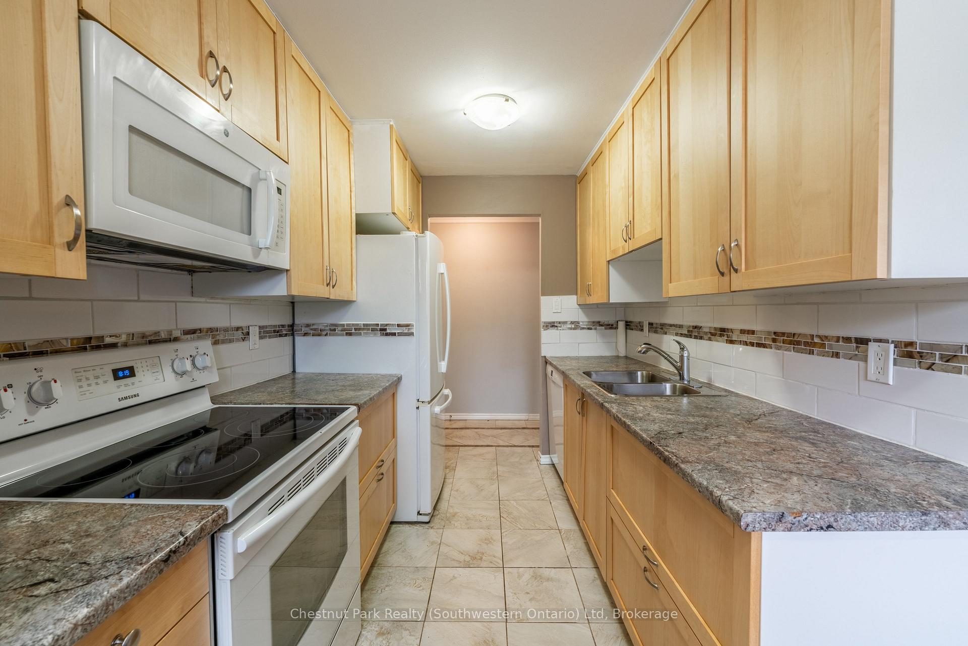 Photo 12 of Unit 7, 37 Conroy Crescent, Guelph, Dovercliffe Park/Old University — HOMEH
