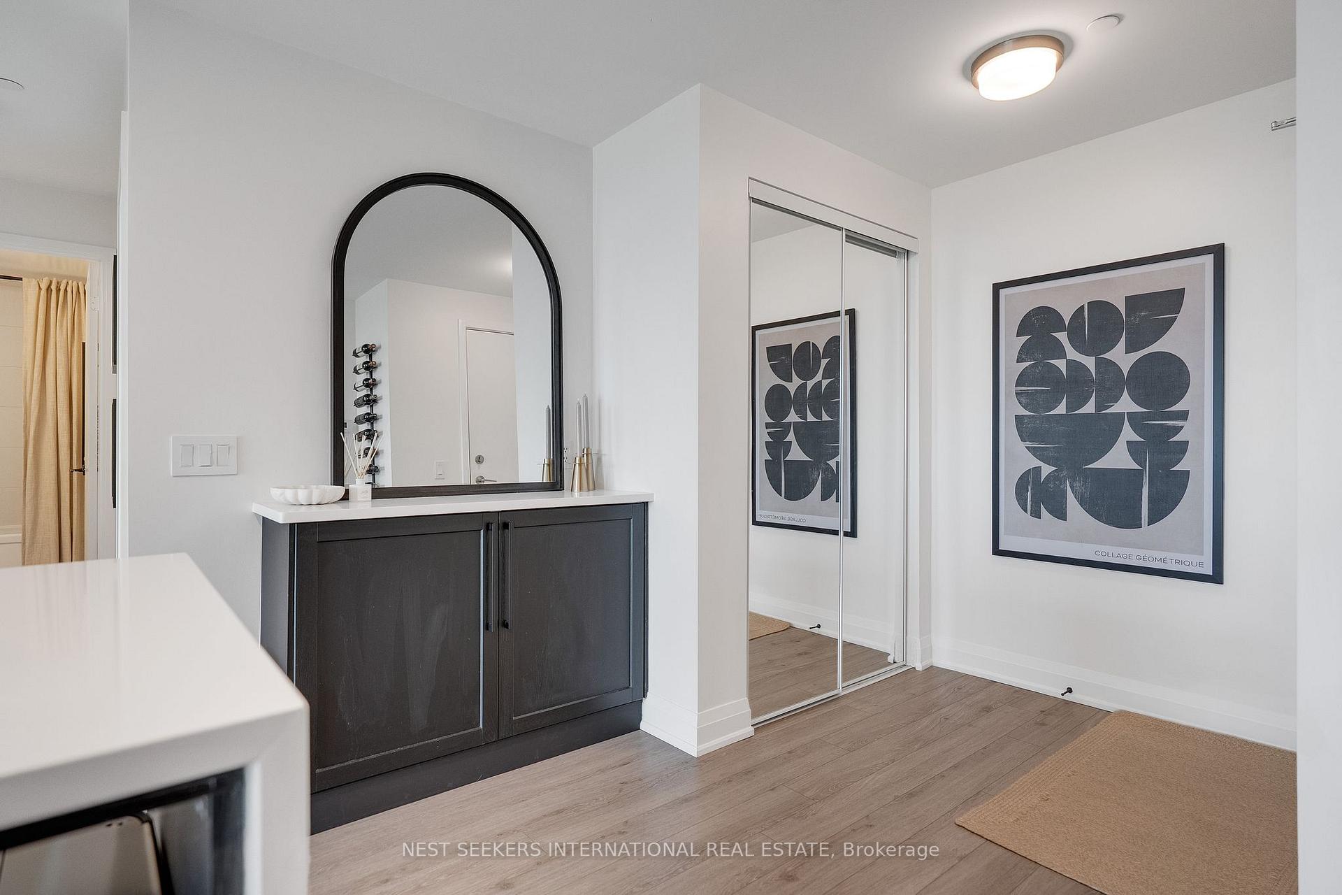 Photo 4 of Unit 404, 681 Yonge Street, Barrie, Painswick South — HOMEH