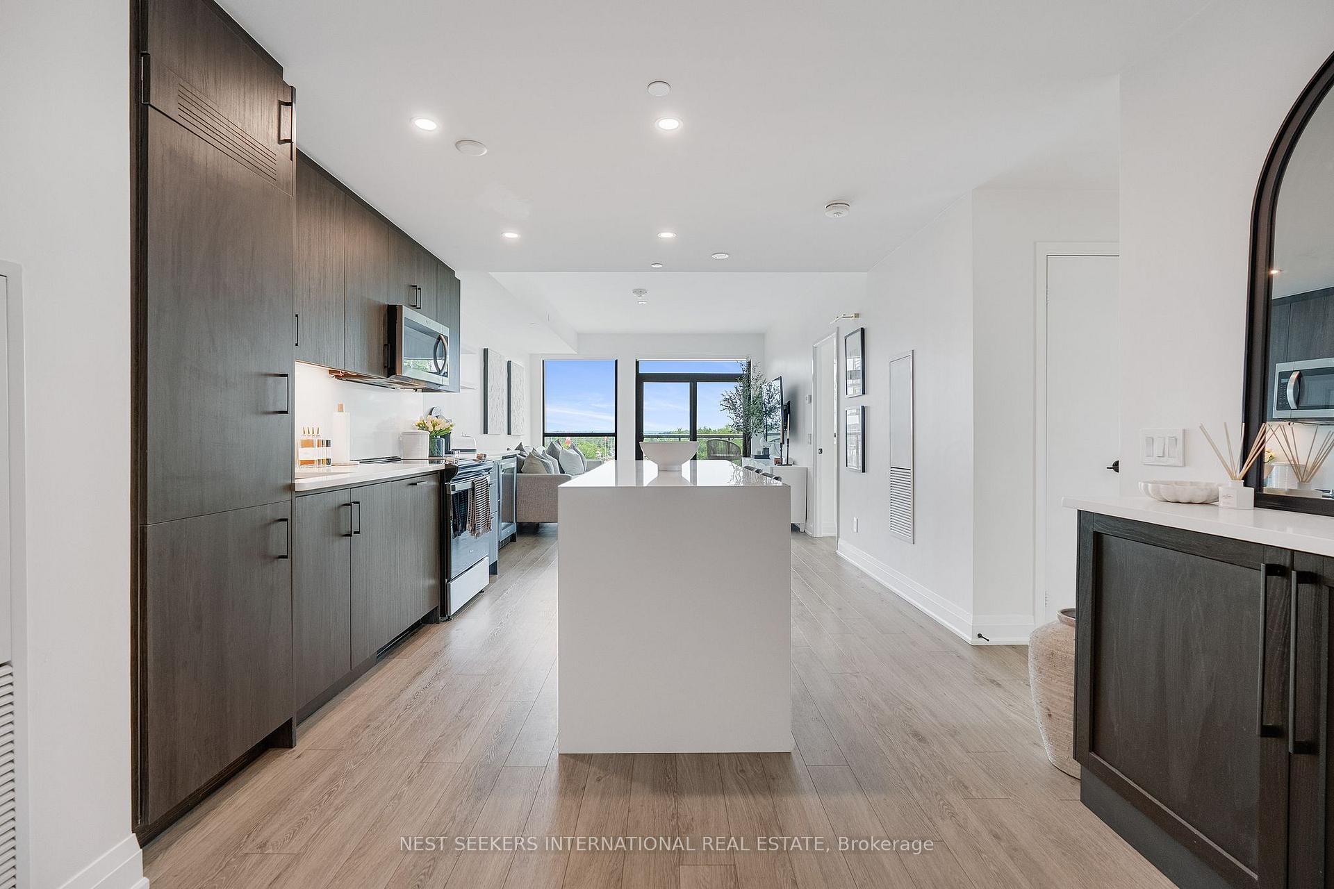 Photo 5 of Unit 404, 681 Yonge Street, Barrie, Painswick South — HOMEH