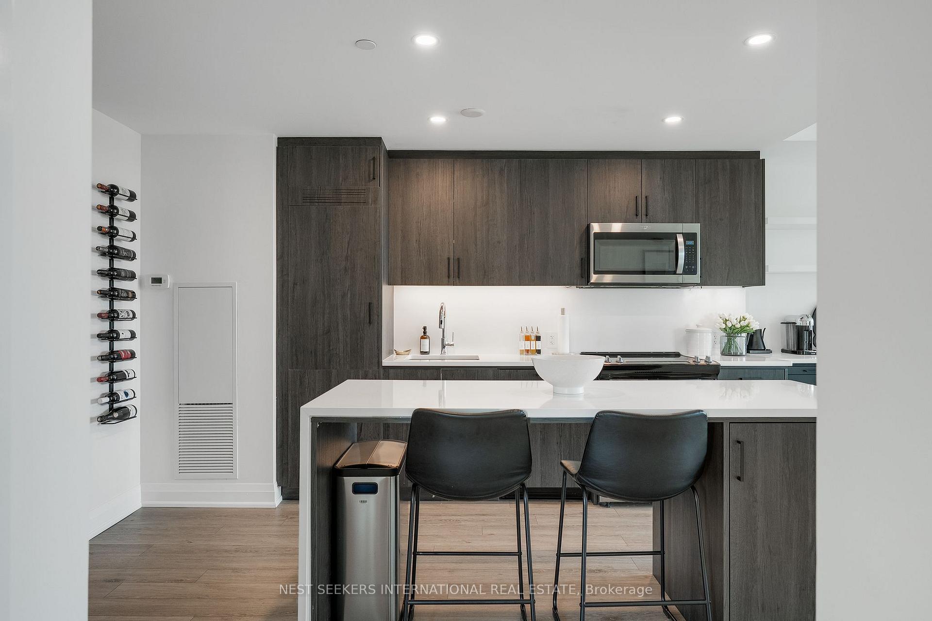 Photo 6 of Unit 404, 681 Yonge Street, Barrie, Painswick South — HOMEH