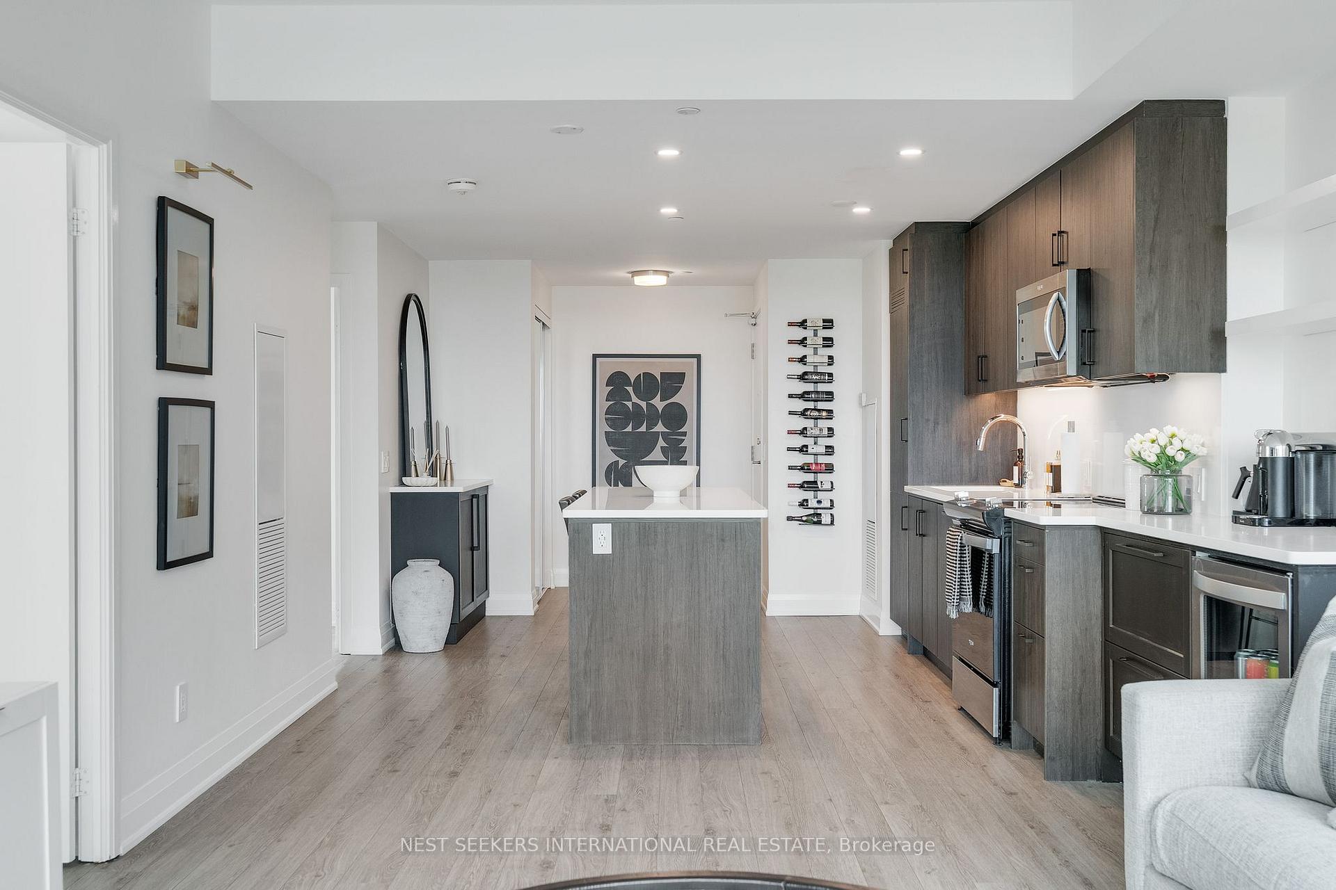 Photo 8 of Unit 404, 681 Yonge Street, Barrie, Painswick South — HOMEH
