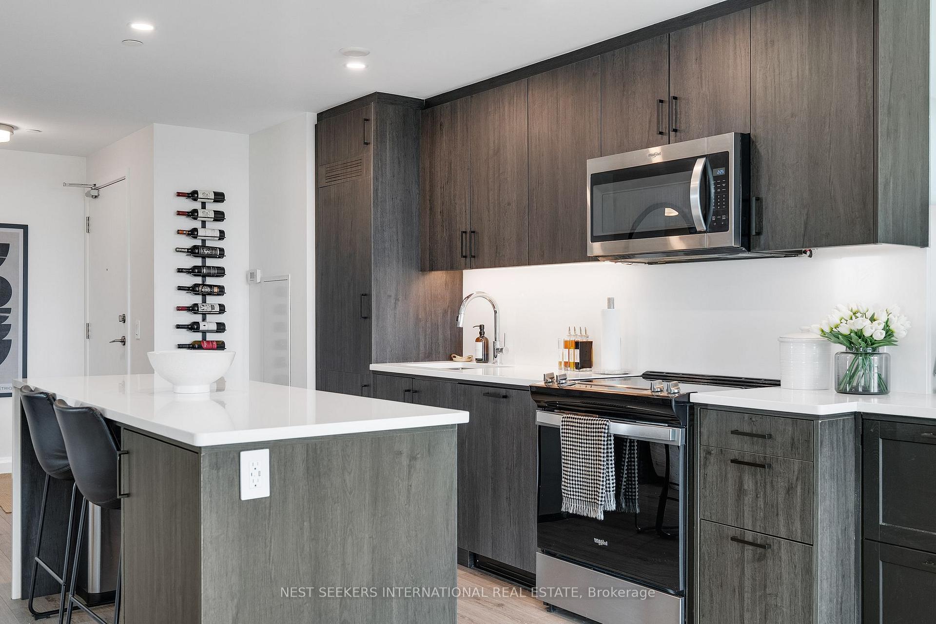 Photo 9 of Unit 404, 681 Yonge Street, Barrie, Painswick South — HOMEH