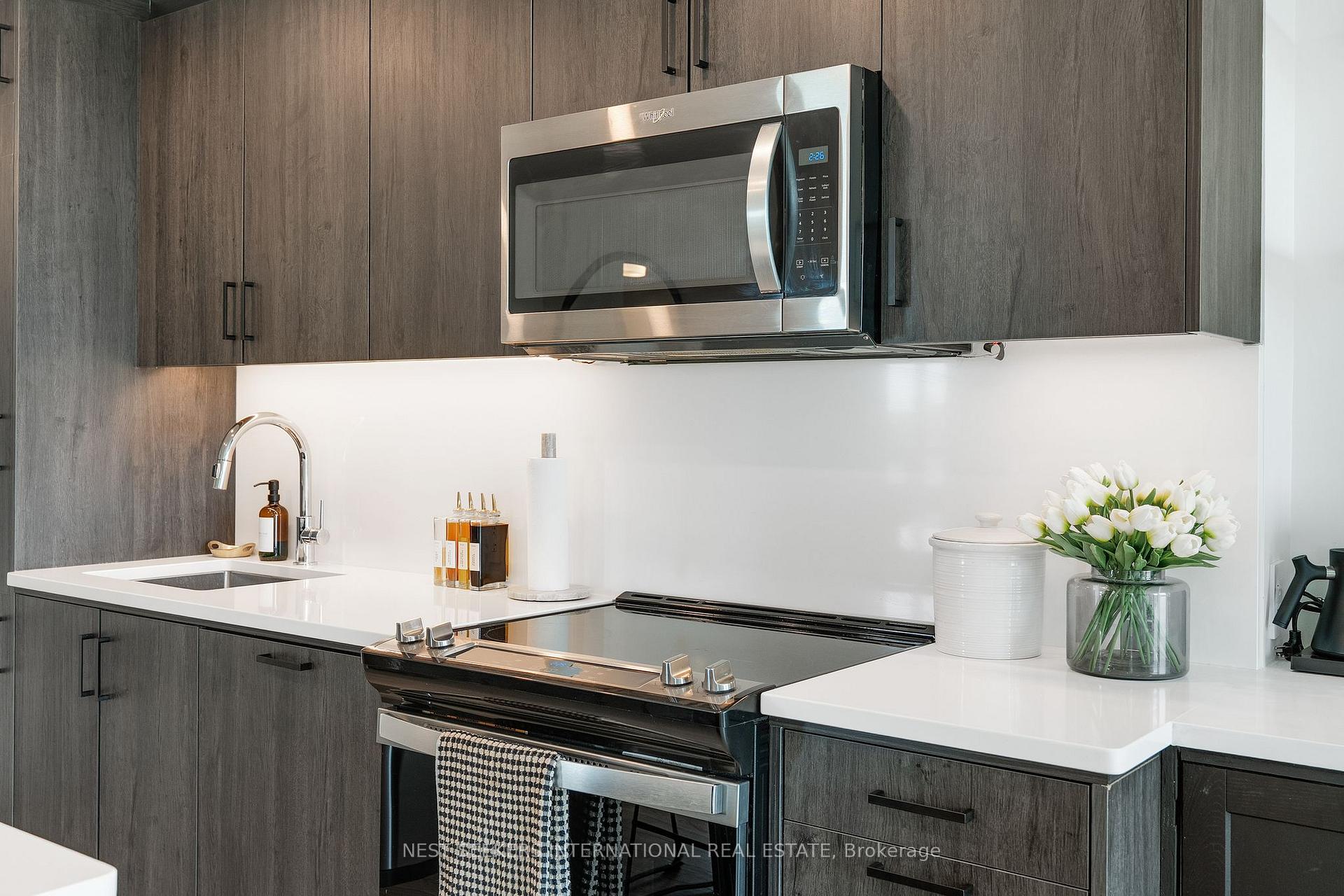 Photo 10 of Unit 404, 681 Yonge Street, Barrie, Painswick South — HOMEH