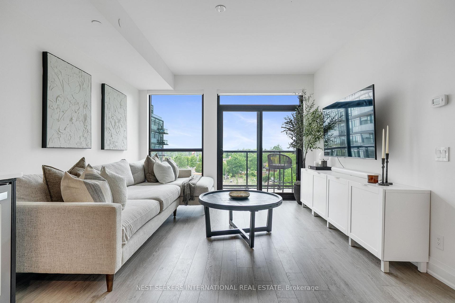 Photo 15 of Unit 404, 681 Yonge Street, Barrie, Painswick South — HOMEH