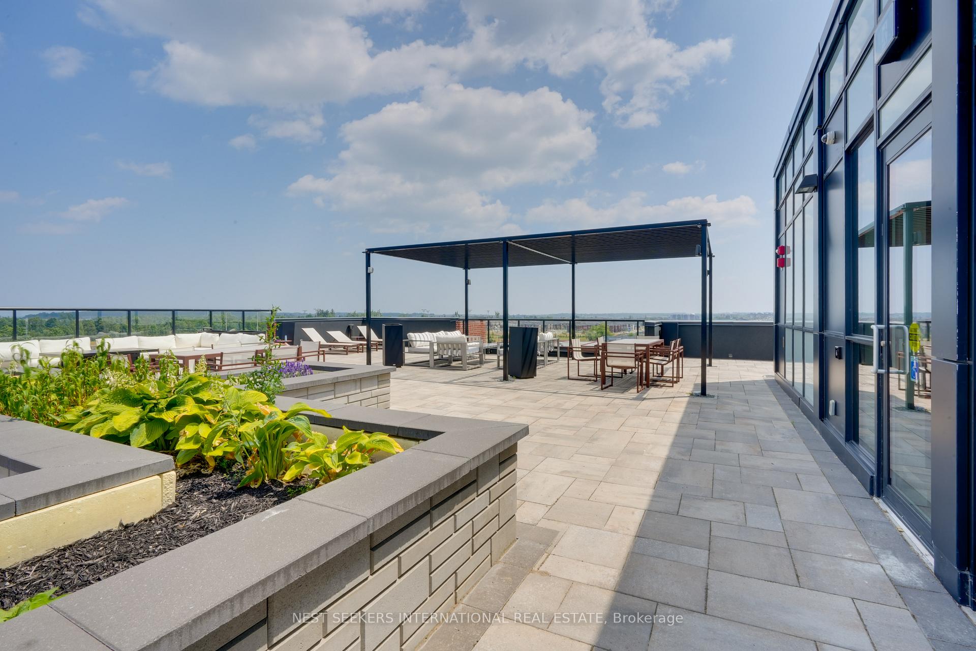 Photo 39 of Unit 404, 681 Yonge Street, Barrie, Painswick South — HOMEH