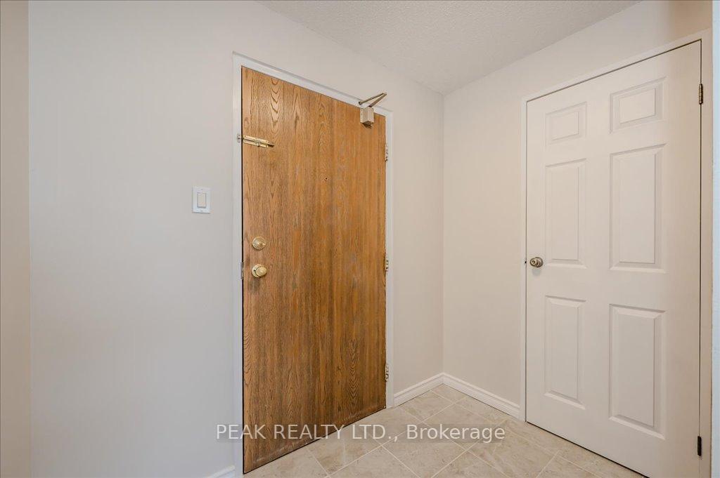 Photo 8 of Unit 711, 35 Green Valley Drive, Kitchener — HOMEH