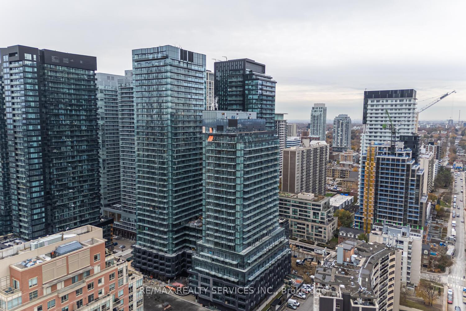 Photo 3 of Unit 1609, 120 Broadway Avenue, Toronto, Mount Pleasant West — HOMEH